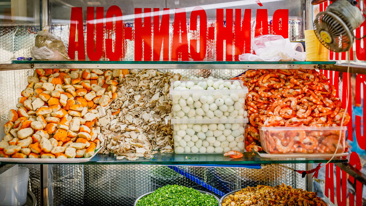 Saigon Food Adventure on Scooters with Passionate Girl Riders