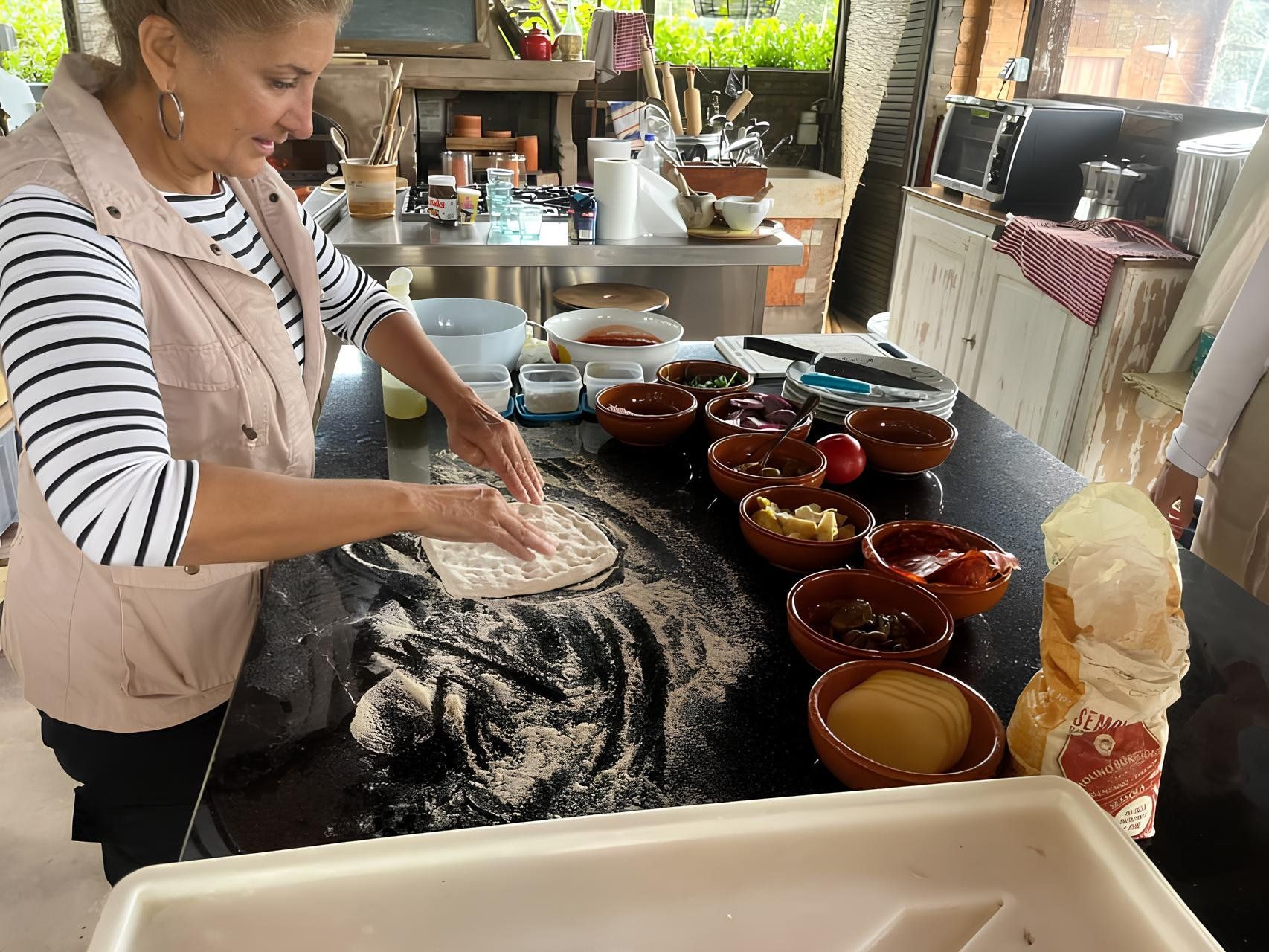San Gimignano: Pizza Culinary Class with Lunch & Wine Experience