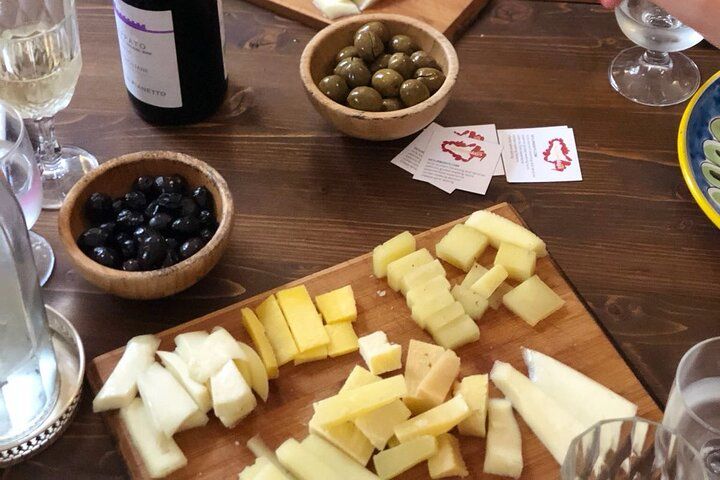 Sicilian Wines with Cheese Tasting Experience in Palermo