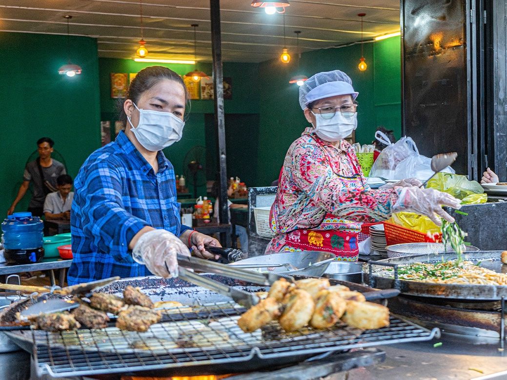 Vespa-Abenteuer mit Streetfood am Abend in Siem Reap