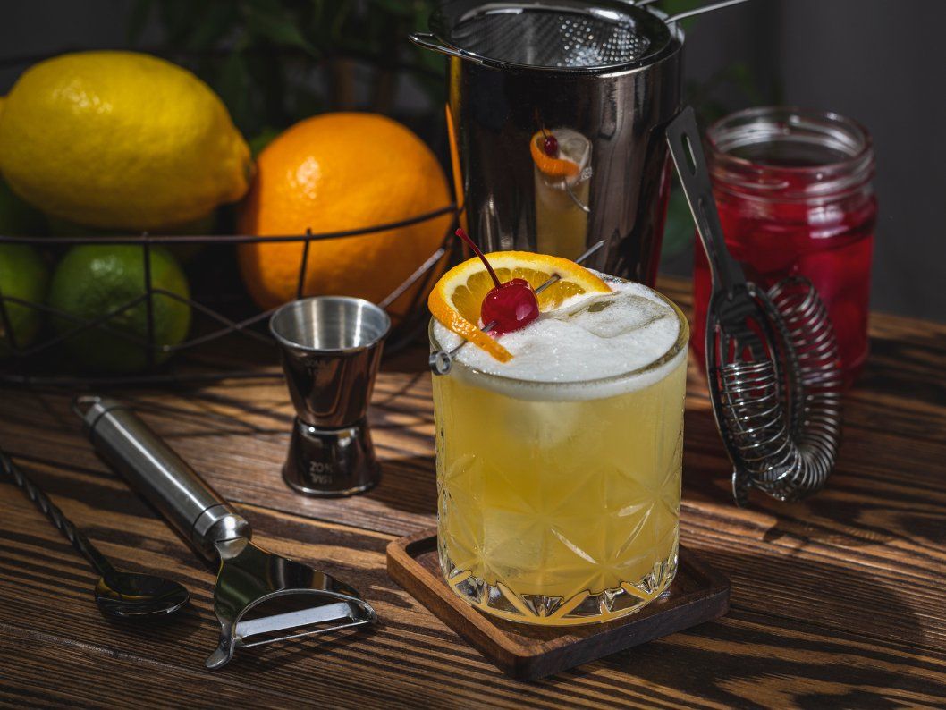 Hanoi Cocktails & Cuisine Experience: Mix, Pair, and Savor