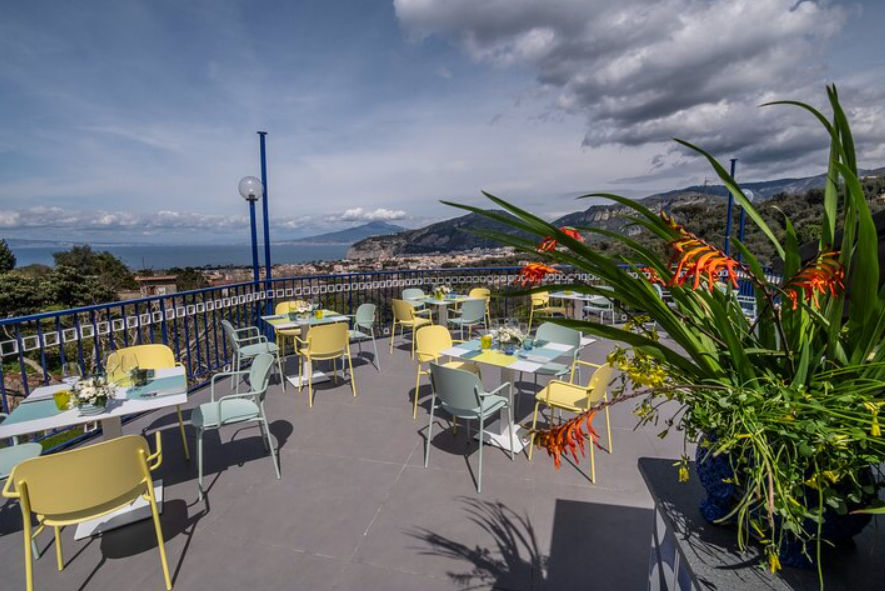 Sorrento Coast Wine Tasting with Five Wines & Local Delicacies