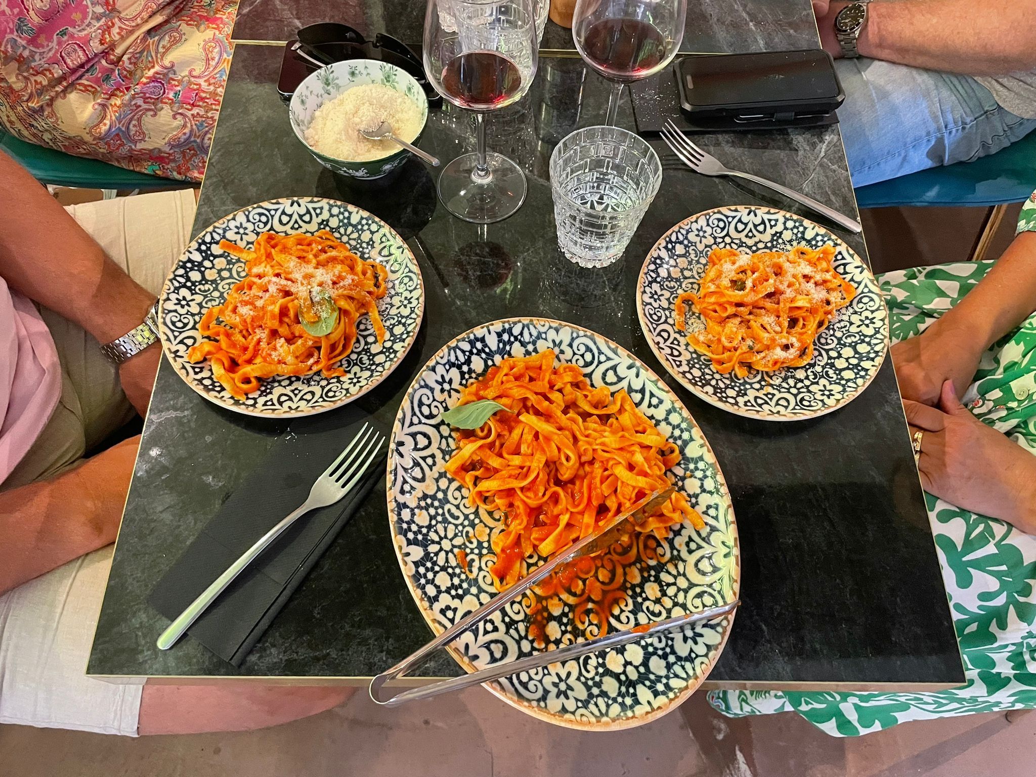 Authentischer Kochkurs für Pasta und Tiramisu aus Sorrent mit Weinbegleitung