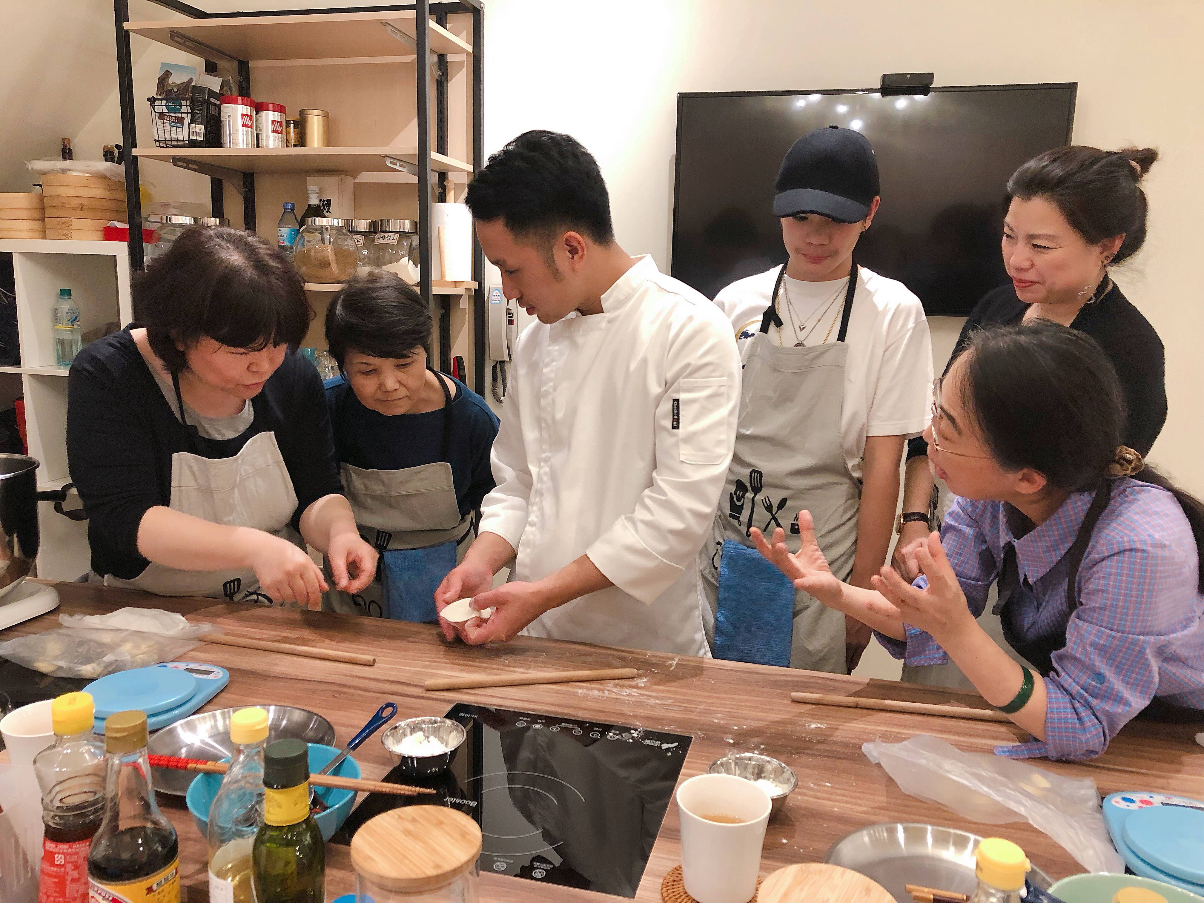 taiwan-cooking-101-soup-dumpling-xiao-long-bao-cooking-class-book