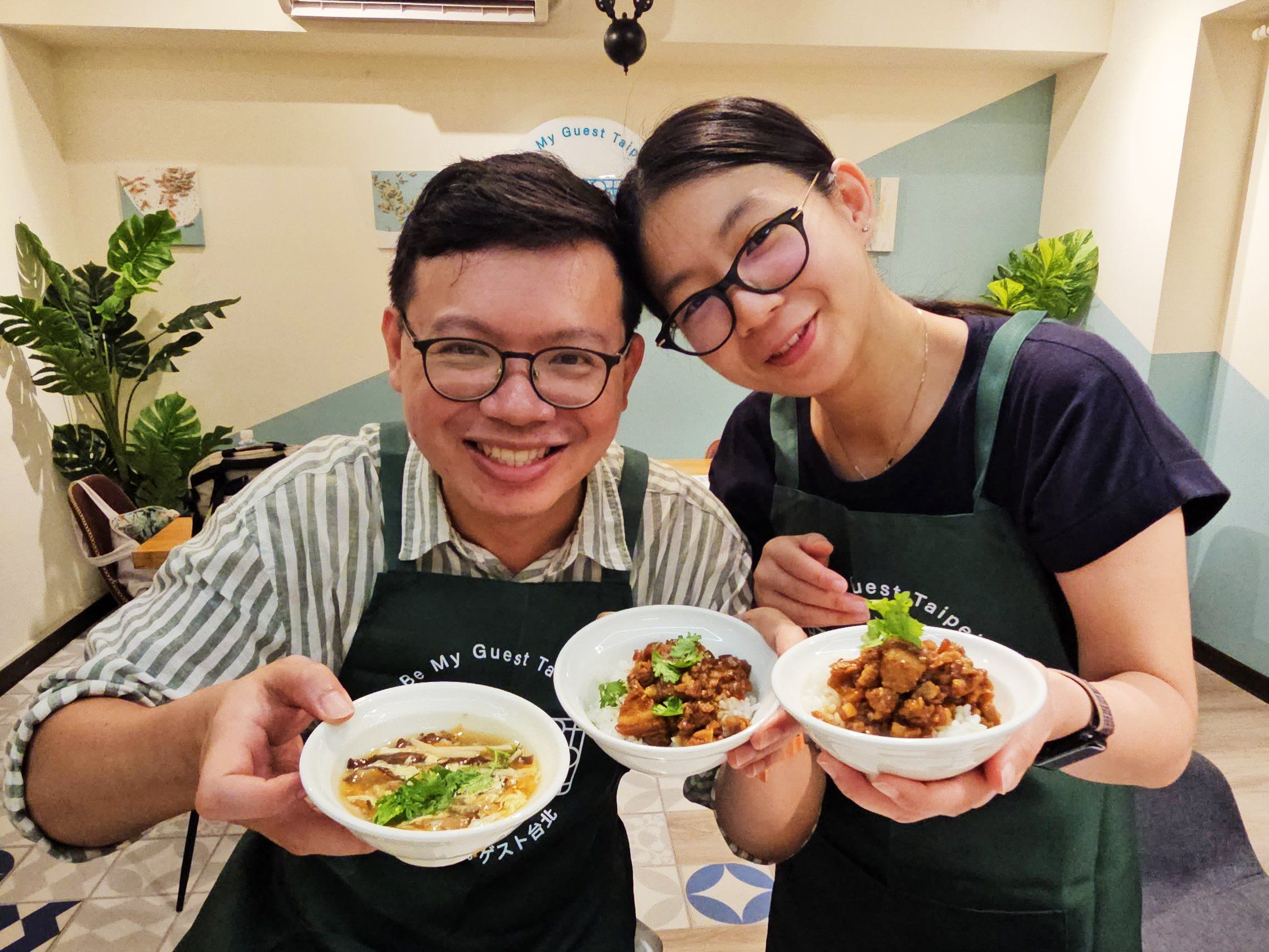 Taipei Market Secrets & The Authentic Braised Pork Rice Experience