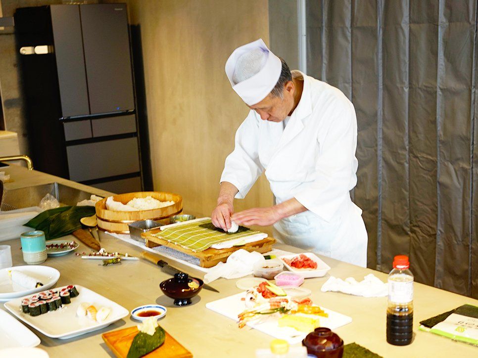Tabeology Cooking: Edomae Sushi Making with a 45 Years Experience Sushi Mas...