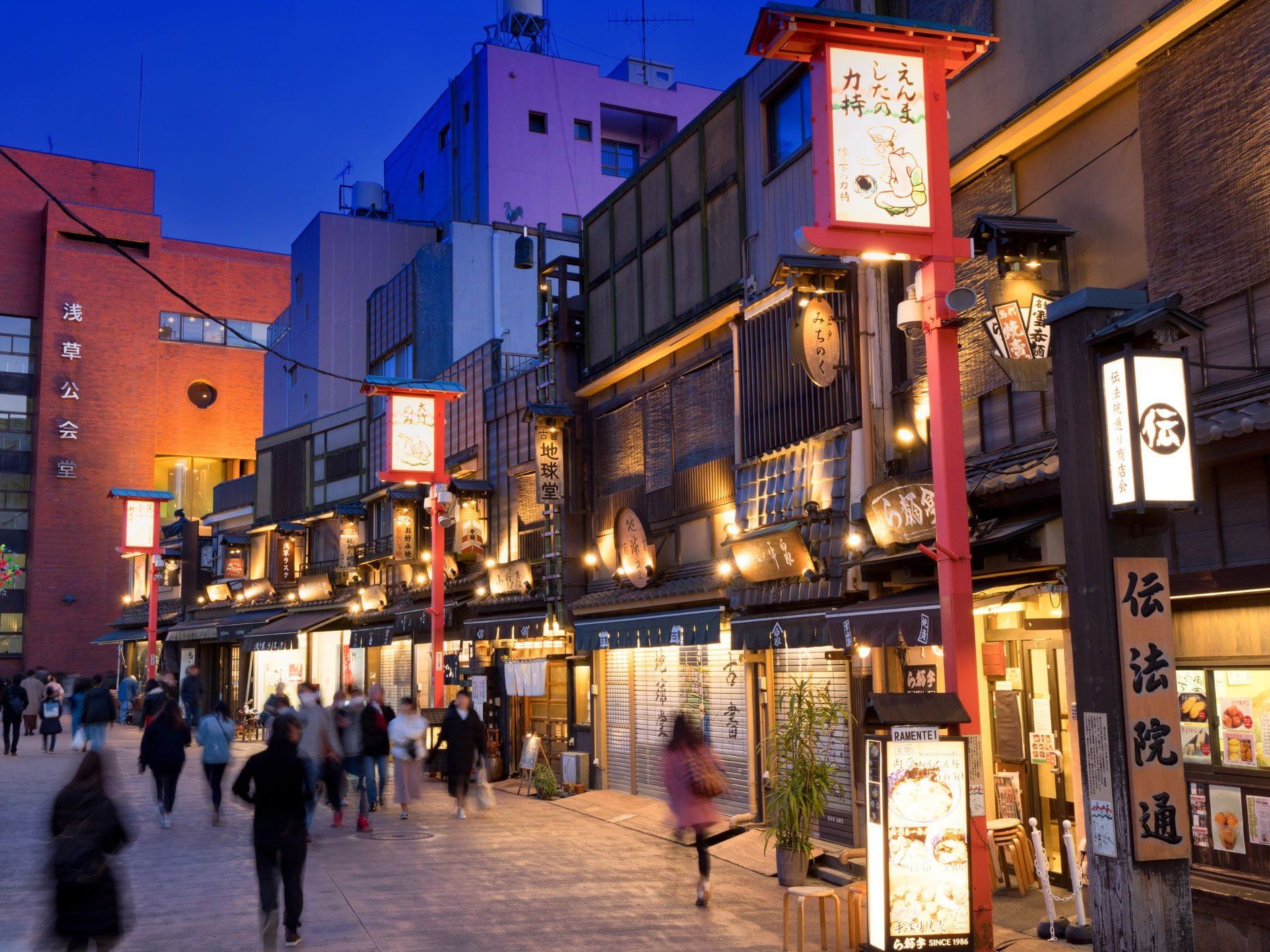 Sushi Making Masterclass in Tokyo: Learn Techniques from Experts in Asakusa