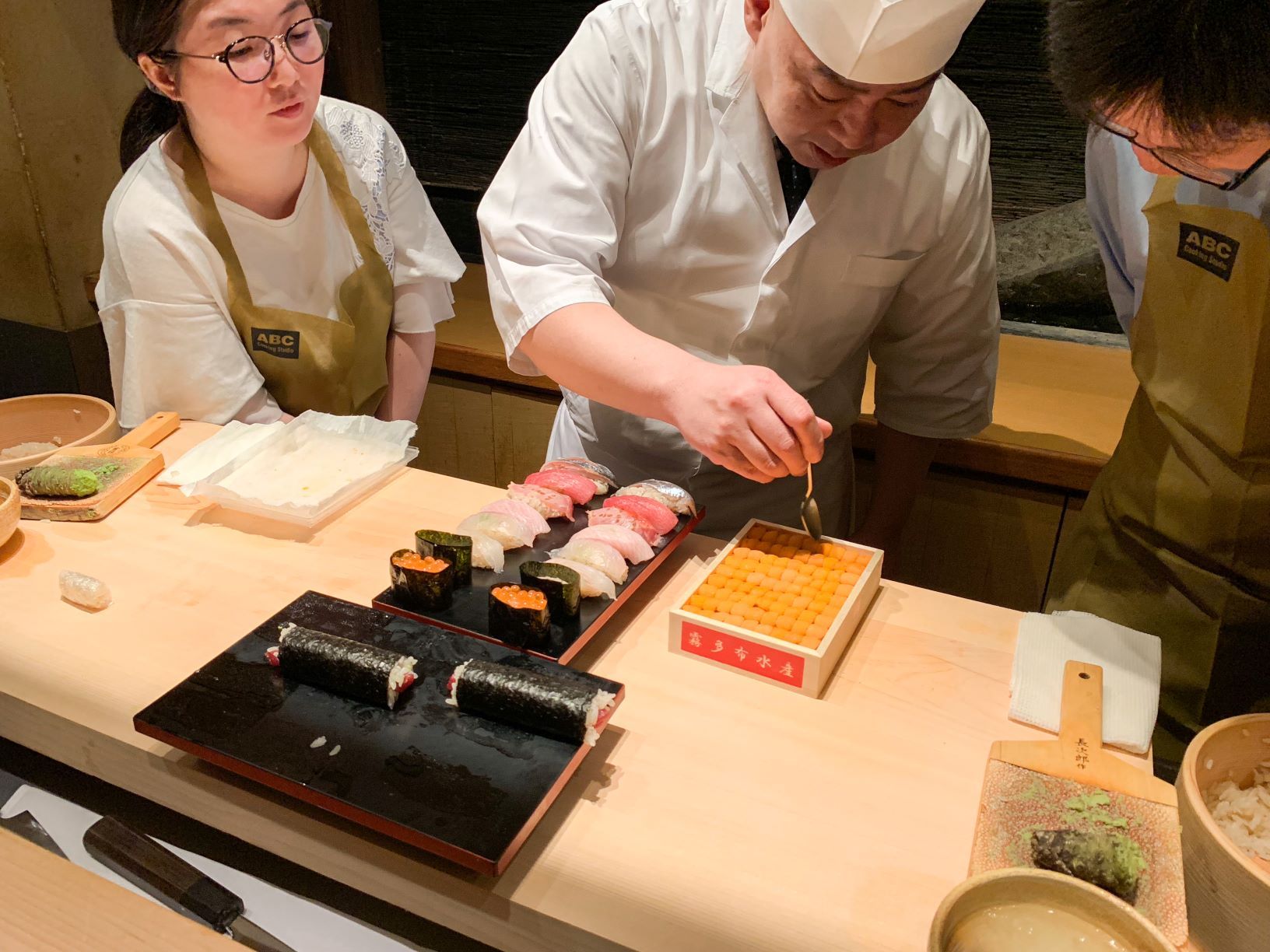 abc-cooking-travel-sushi-making-with-a-chef-at-the-morimoto-book