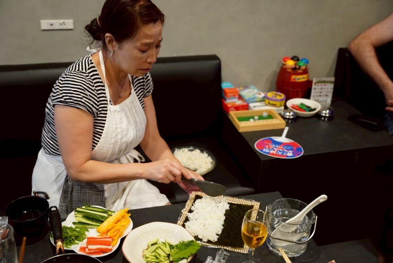Japanese Sushi Rolls and Temaki Cooking Experience