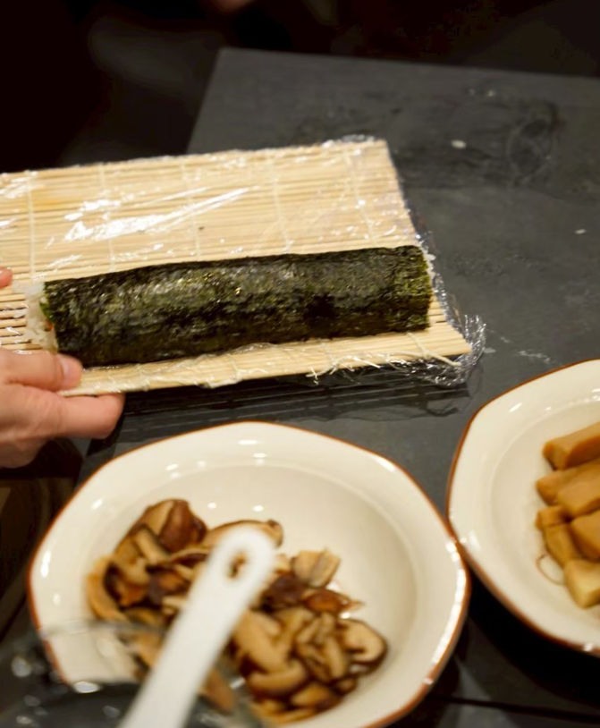Japanese Sushi Rolls and Temaki Cooking Experience