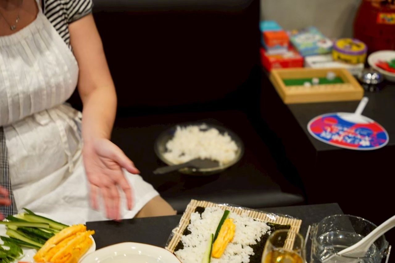 Japanese Sushi Rolls and Temaki Cooking Experience
