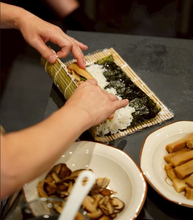 Japanese Sushi Rolls and Temaki Cooking Experience