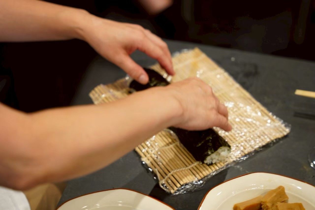 Japanese Sushi Rolls and Temaki Cooking Experience