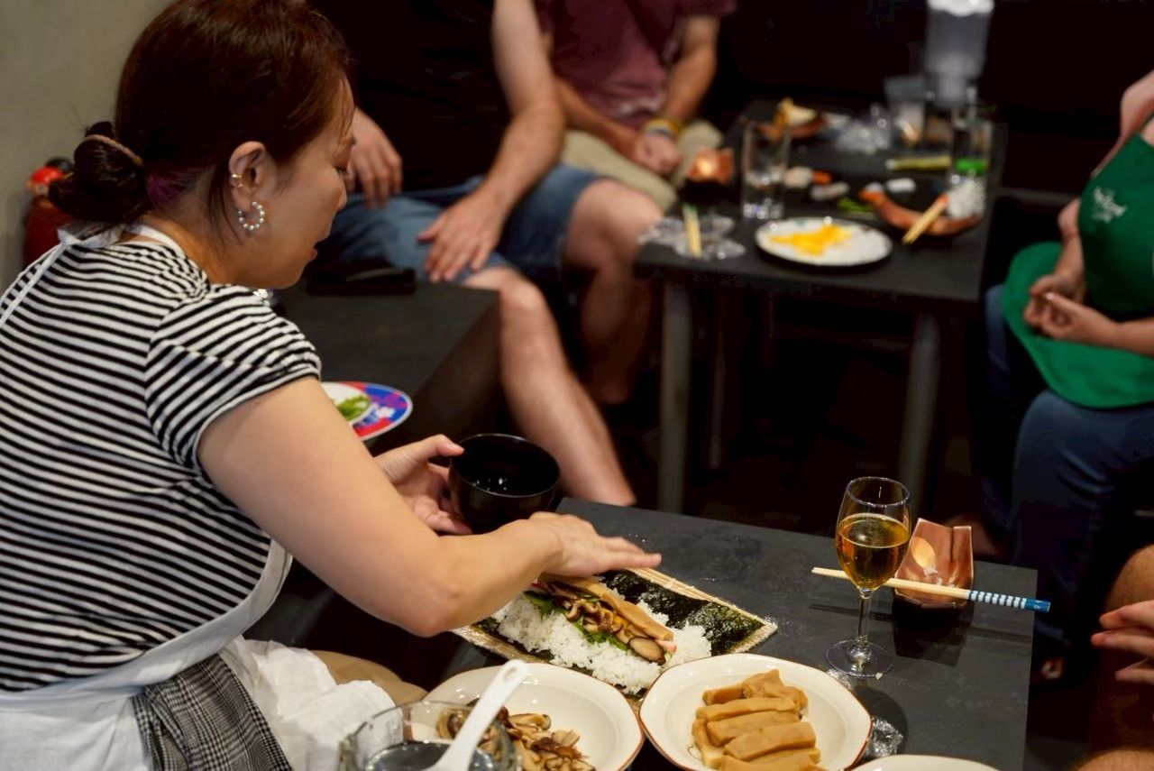 Japanese Sushi Rolls and Temaki Cooking Experience