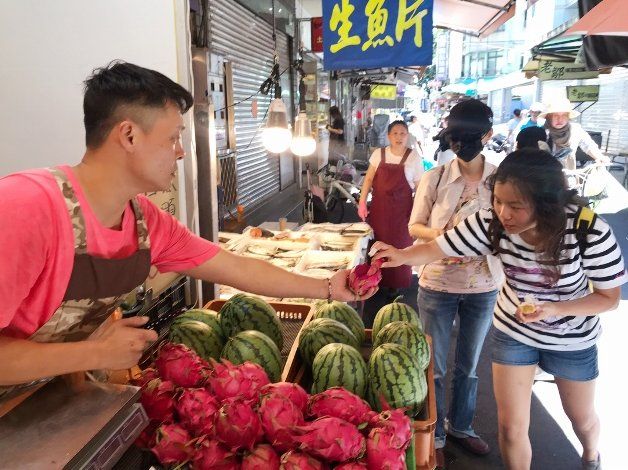 Taipei Food Tour and Colourful Bubble Tea Making