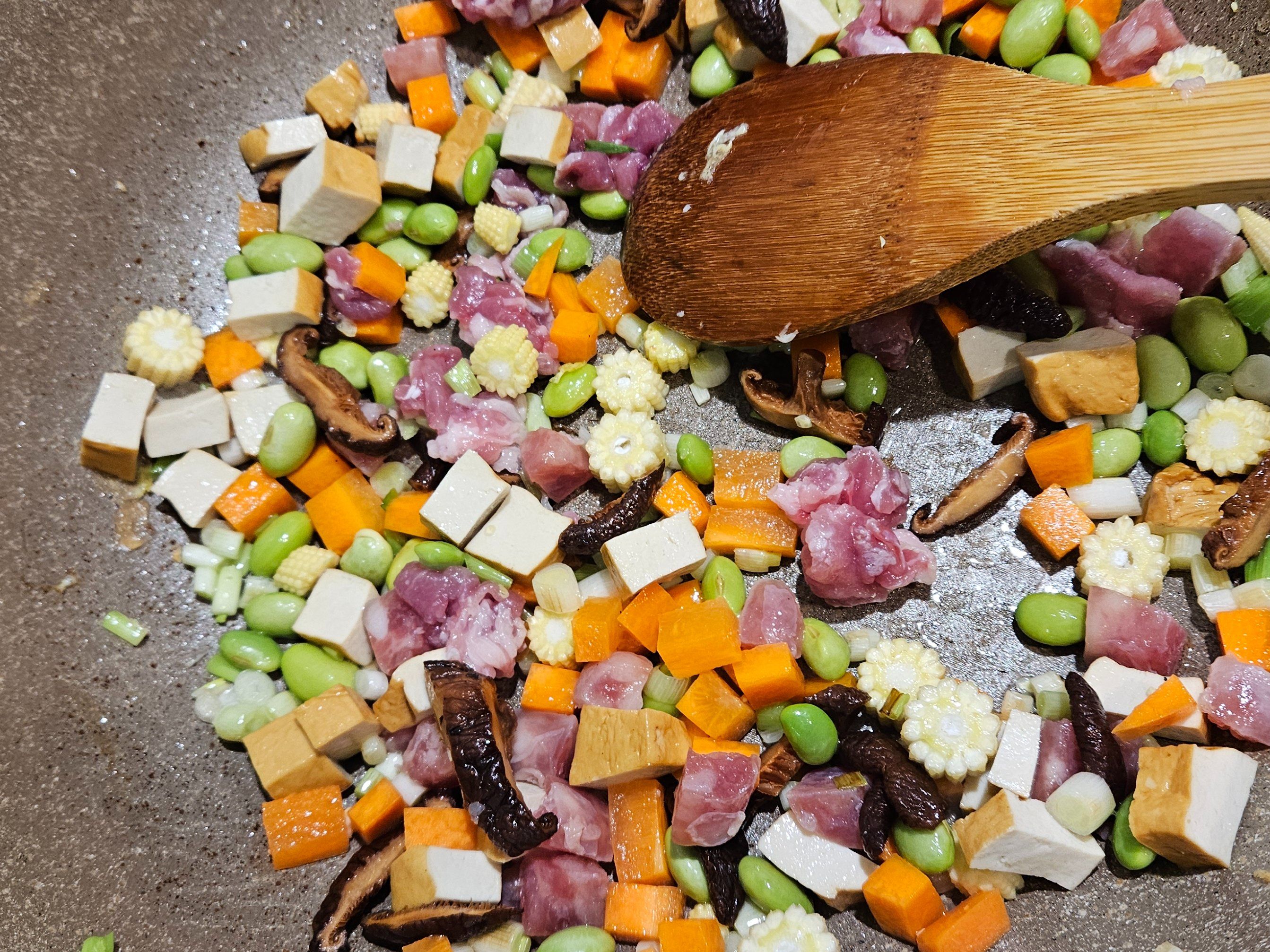 Taipei Market Secrets & The Bountiful Stir-Fried Rice Experience