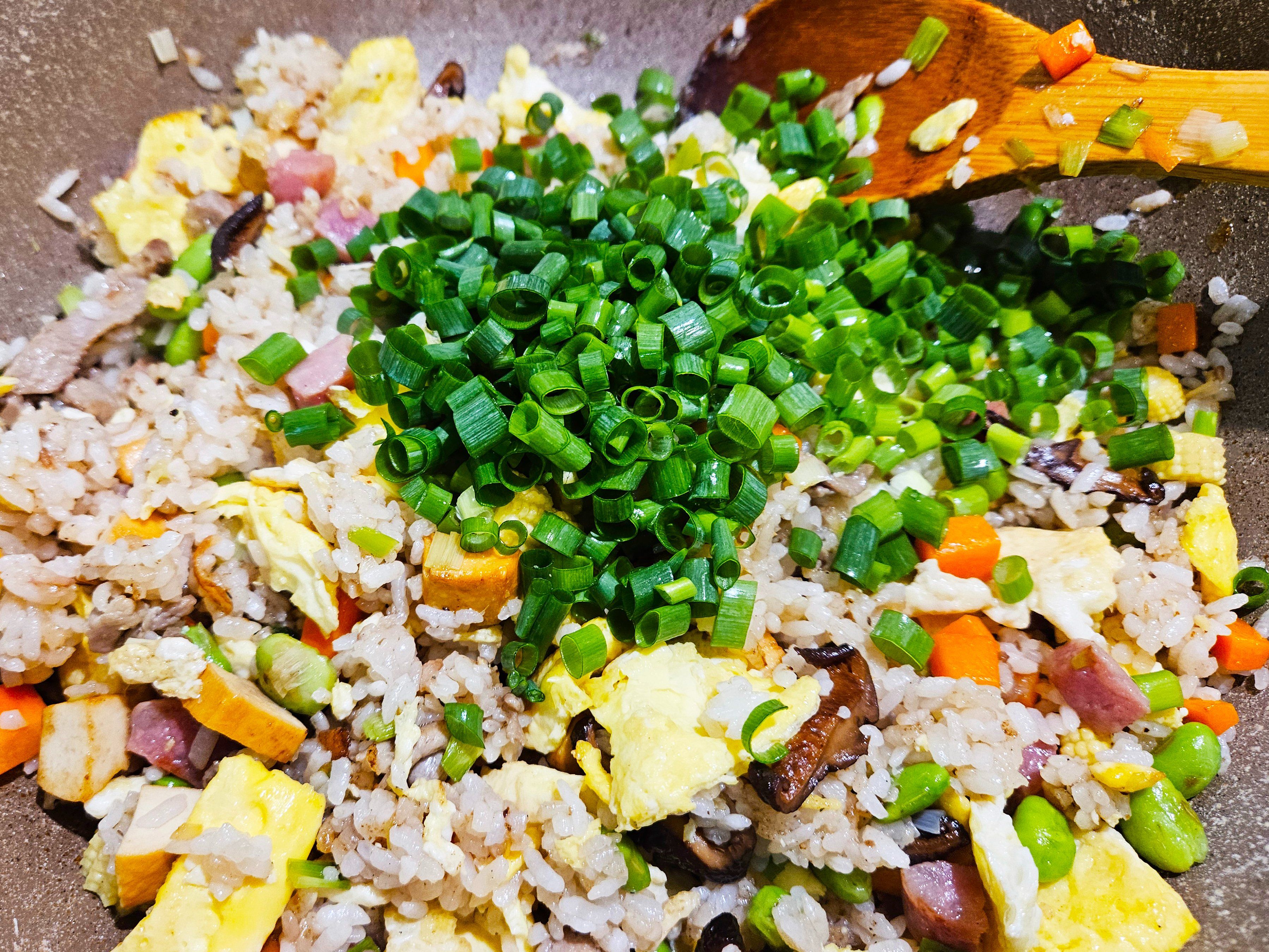 Taipei Market Secrets & The Bountiful Stir-Fried Rice Experience