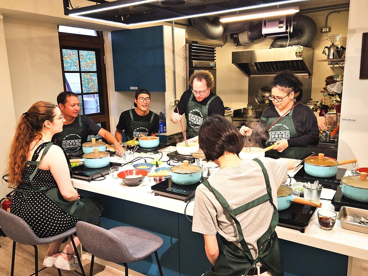 Taipei Market Secrets & The Bountiful Stir-Fried Rice Experience