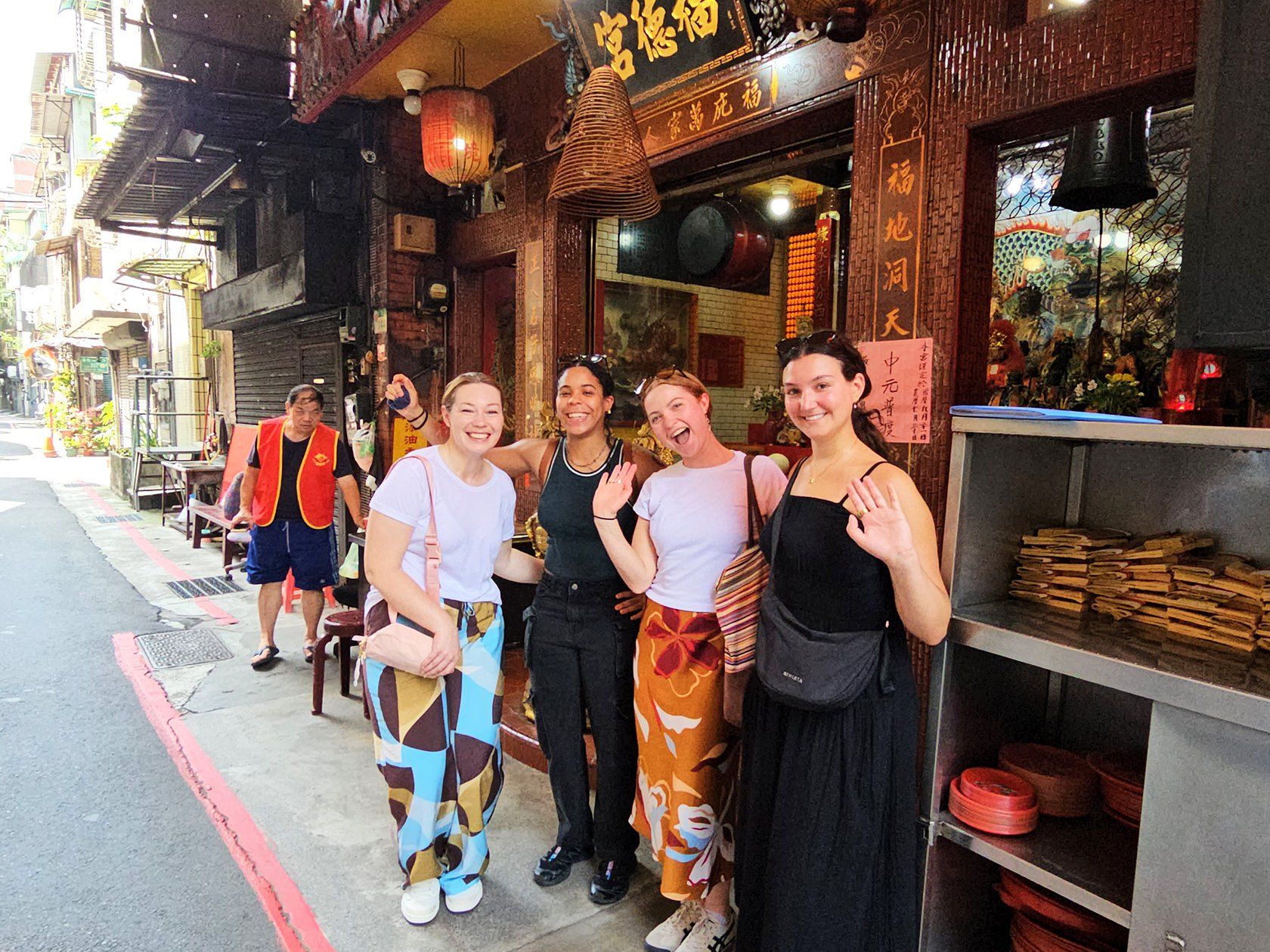 Taipei Market Secrets & The Bountiful Stir-Fried Rice Experience