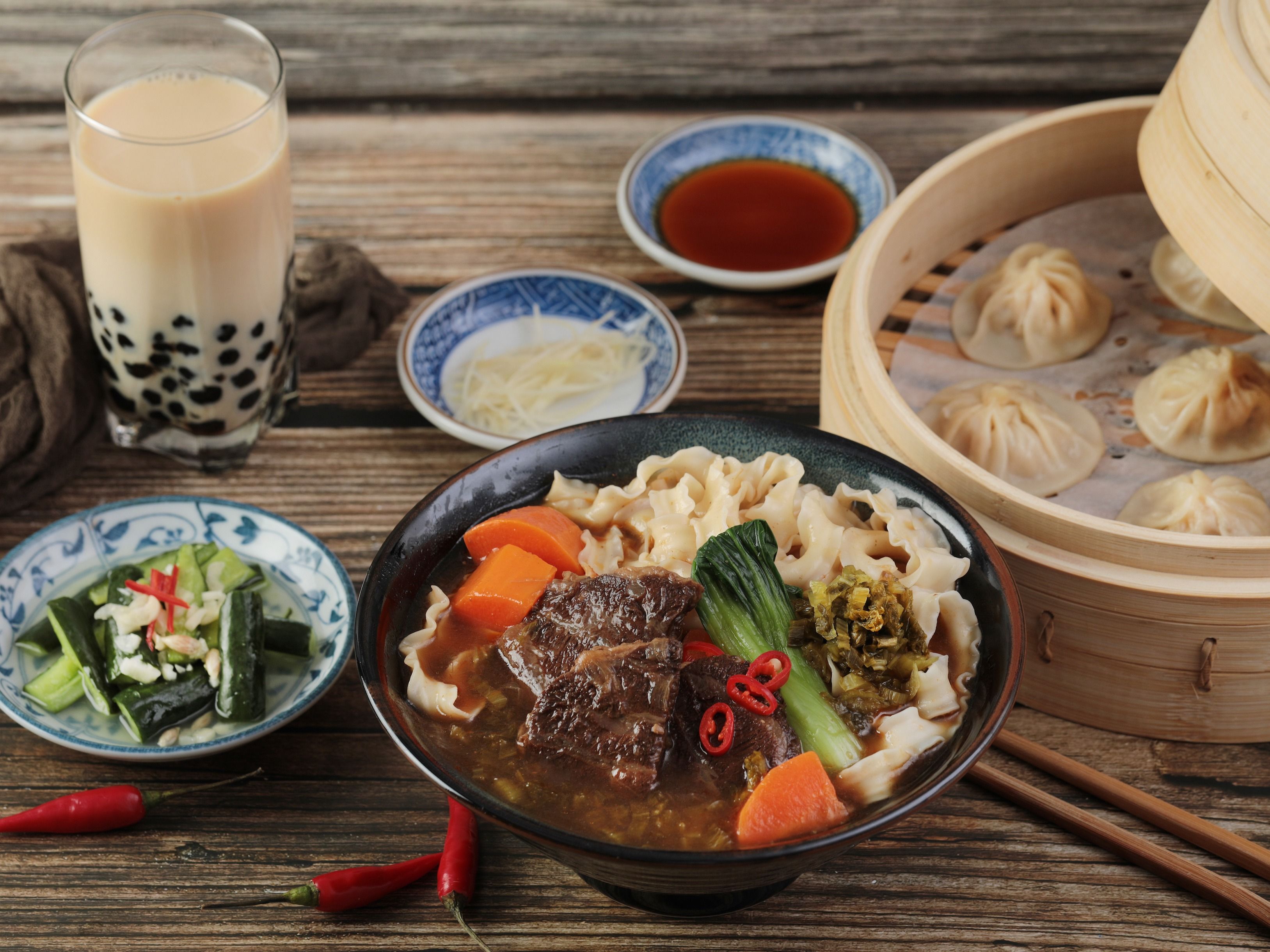 台湾面食体验：小笼包、牛肉面（附传统市场导览）