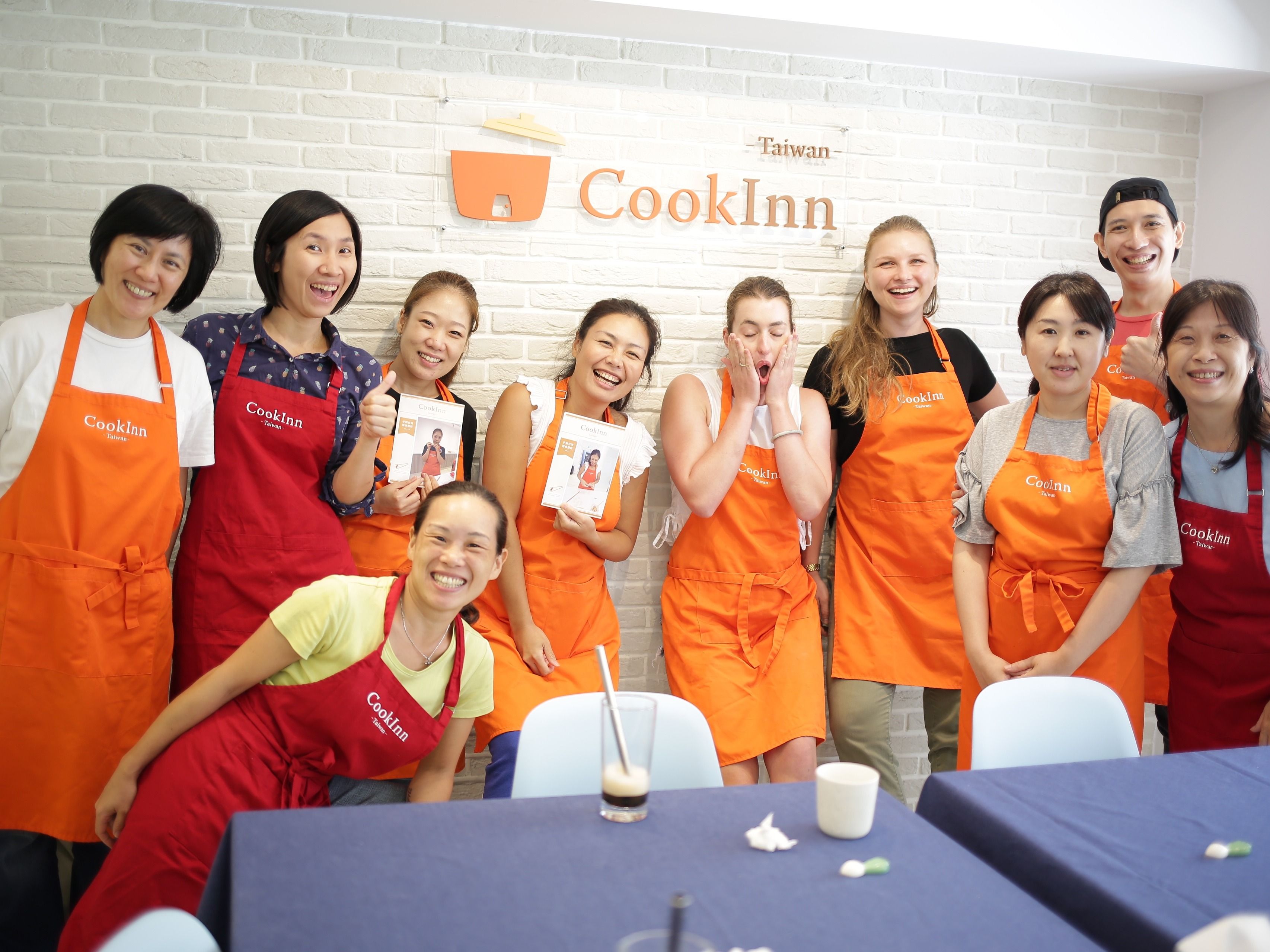 Taiwanese XiaoLongBao & Noodles Cooking Class (incl. Traditional Market Tour)
