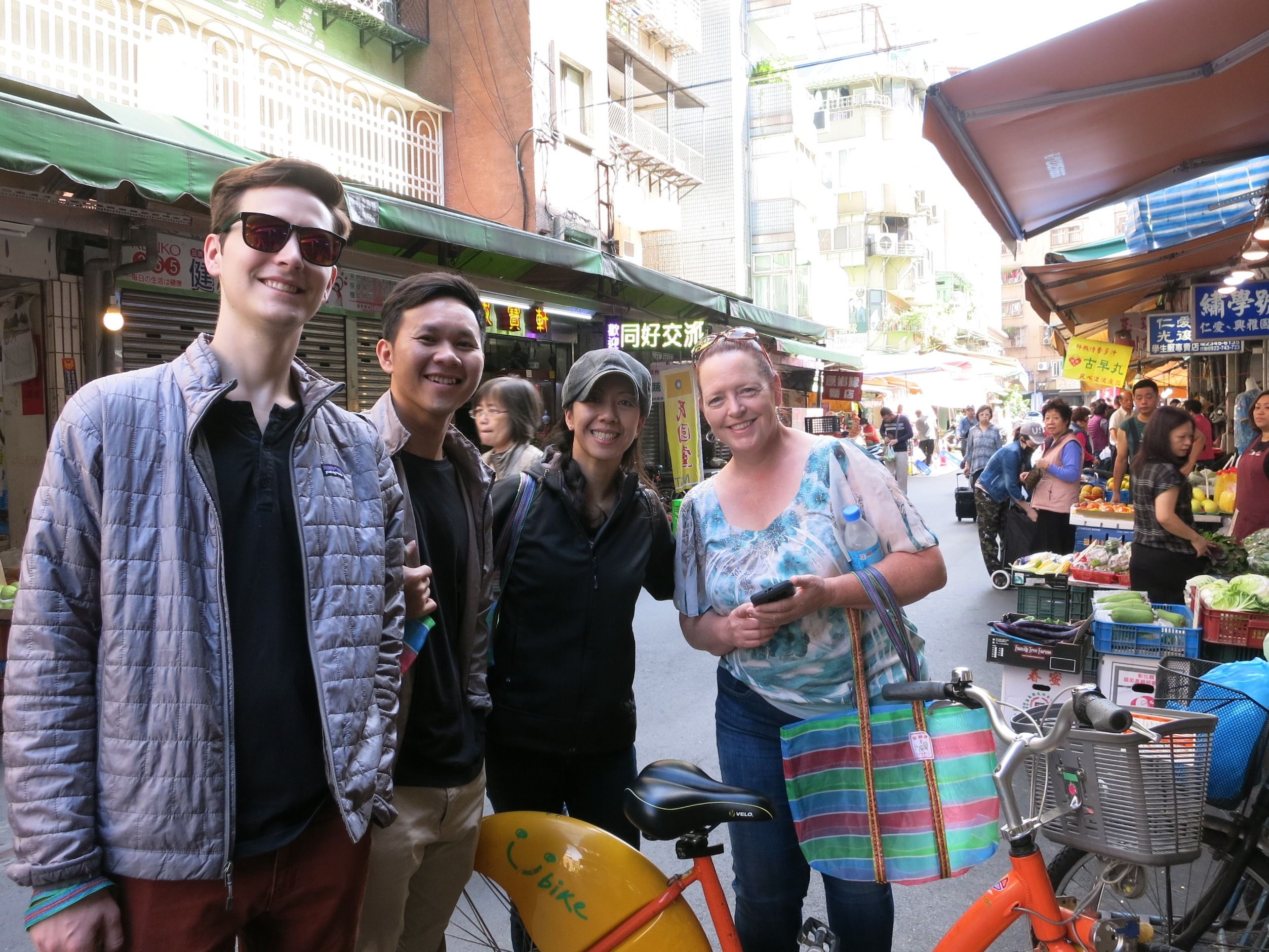 Taiwanese XiaoLongBao & Noodles Cooking Class (incl. Traditional Market Tour)