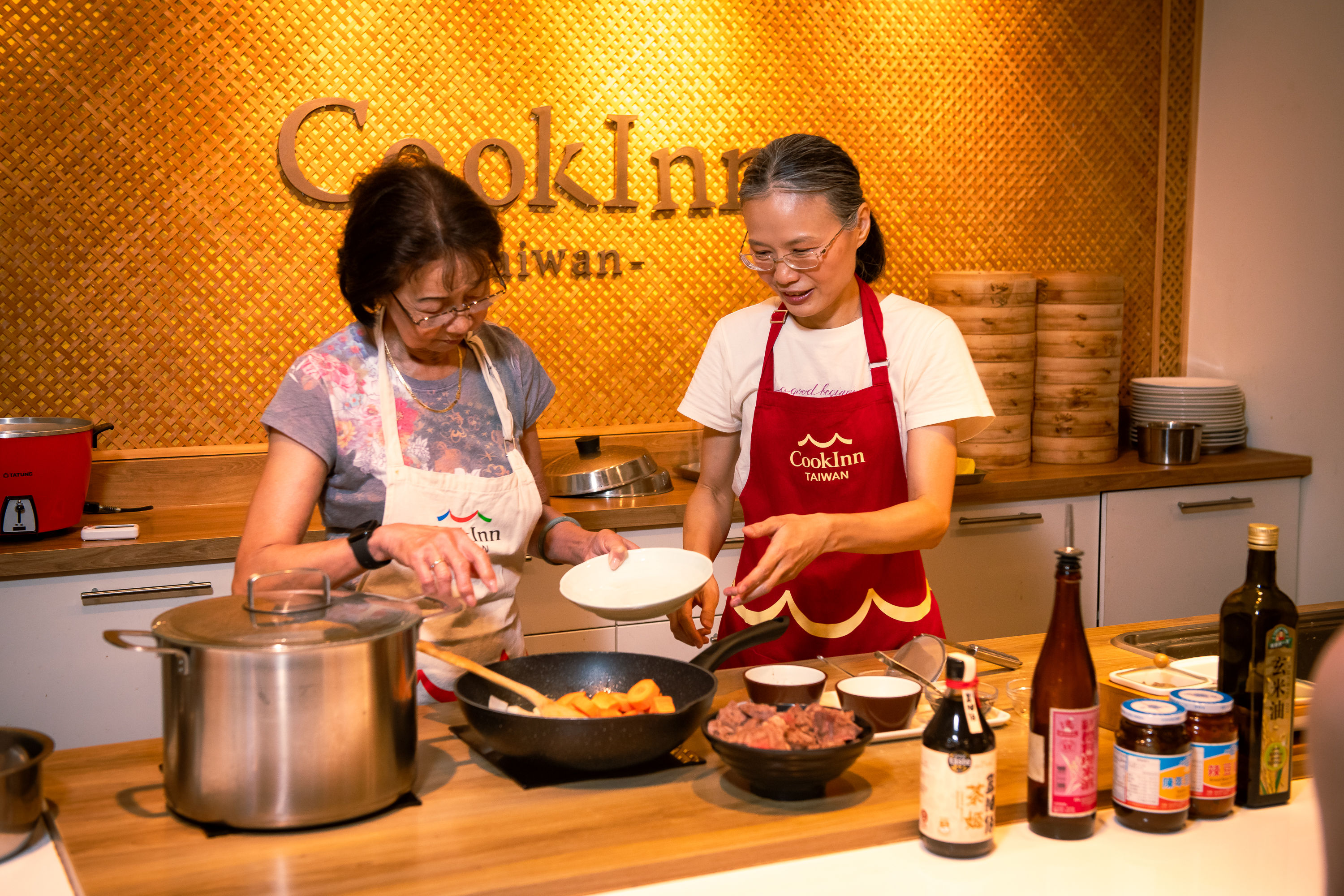 台湾面食体验：小笼包、牛肉面（附传统市场导览）