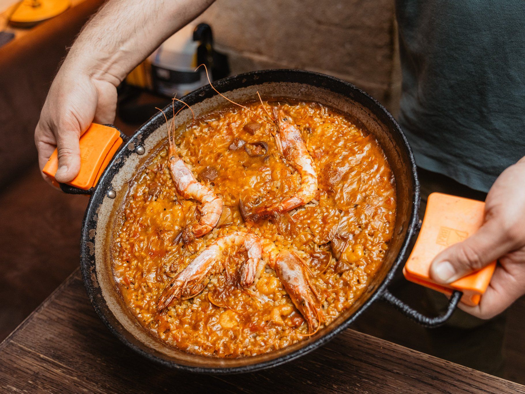 Tapas-Kulinarischer Stadtrundgang mit Getränken in Barcelona