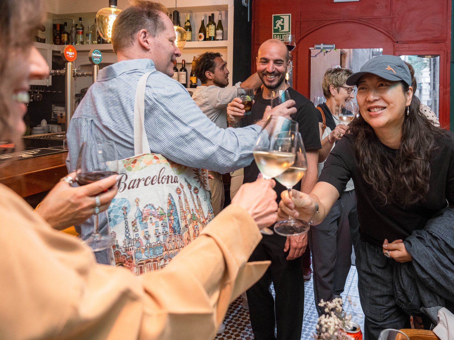 Tapas-Kulinarischer Stadtrundgang mit Getränken in Barcelona