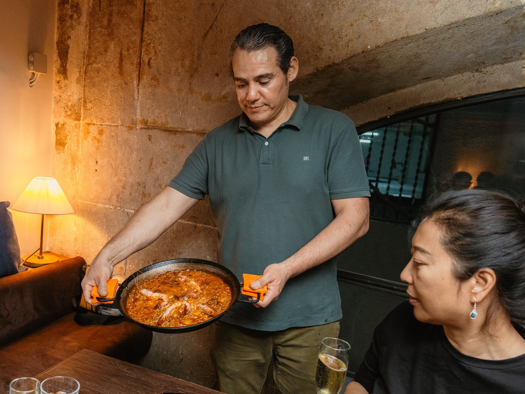 Tapas-Kulinarischer Stadtrundgang mit Getränken in Barcelona