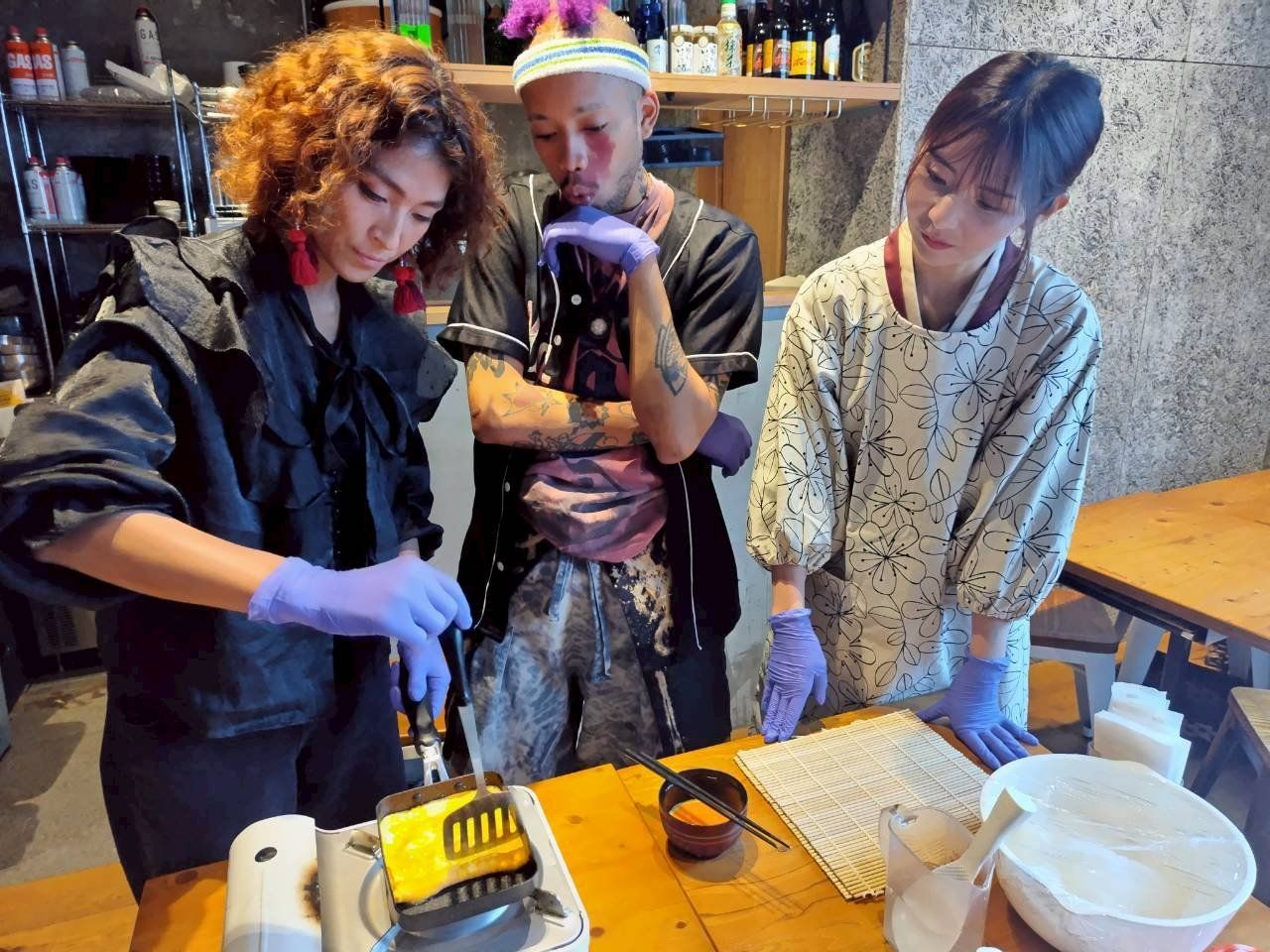 Maki Sushi & Chicken Onigiri Cooking Experience in Osaka