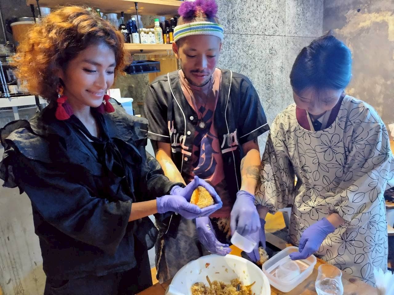 Maki Sushi & Chicken Onigiri Cooking Experience in Osaka