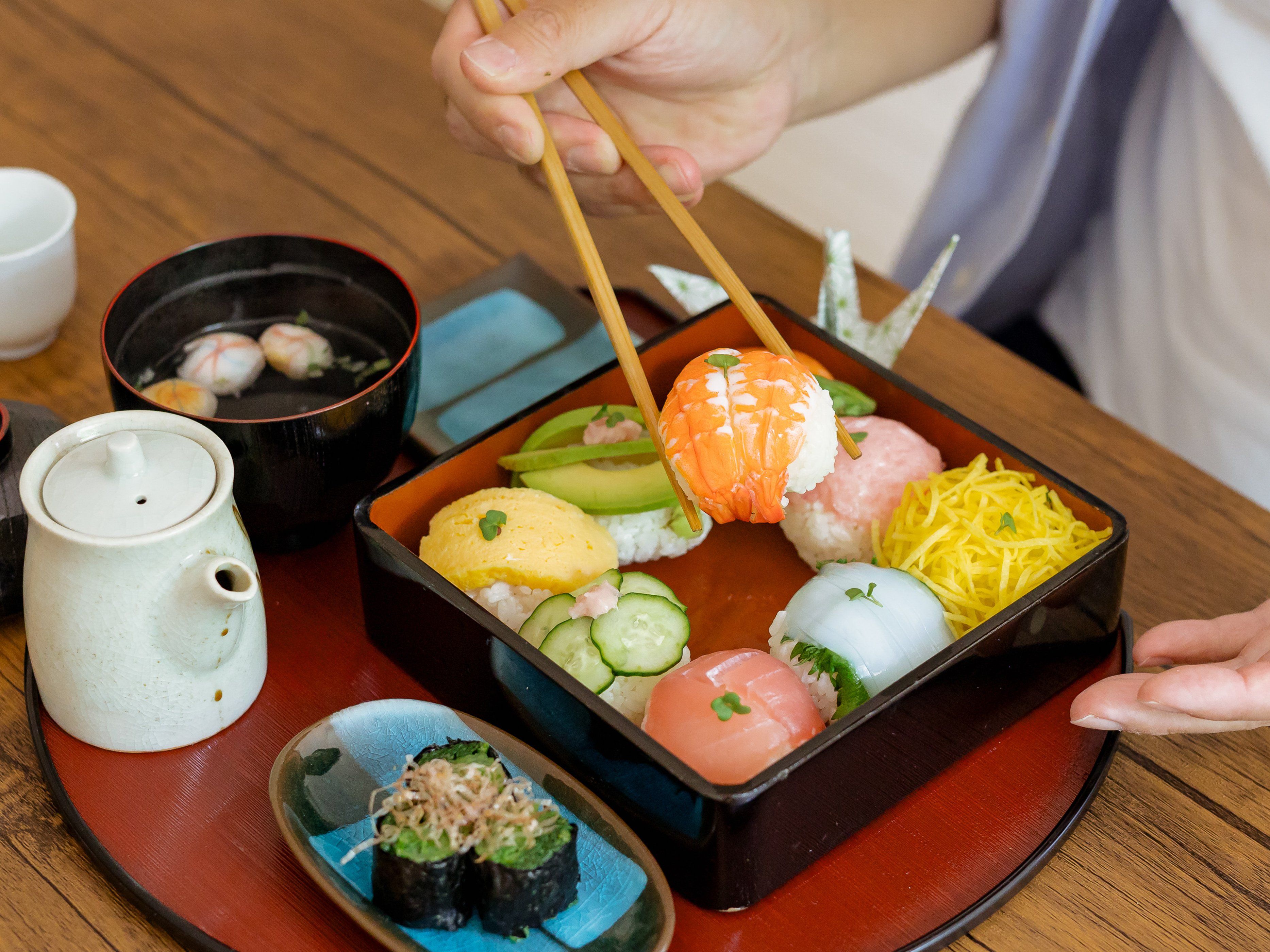Temari Sushi Experience with Matcha & Wellness Tips in Roppongi
