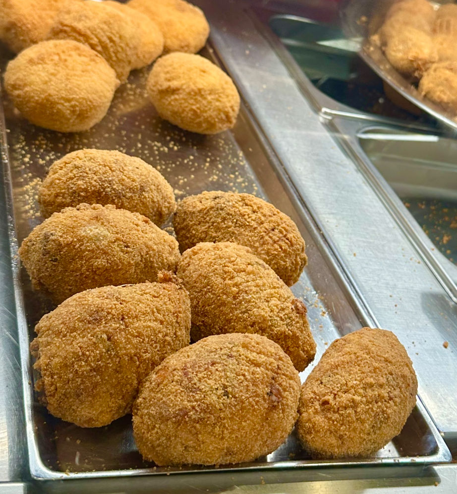 Testaccio Evening Food Tour & Tasting Experience with a Master Taster