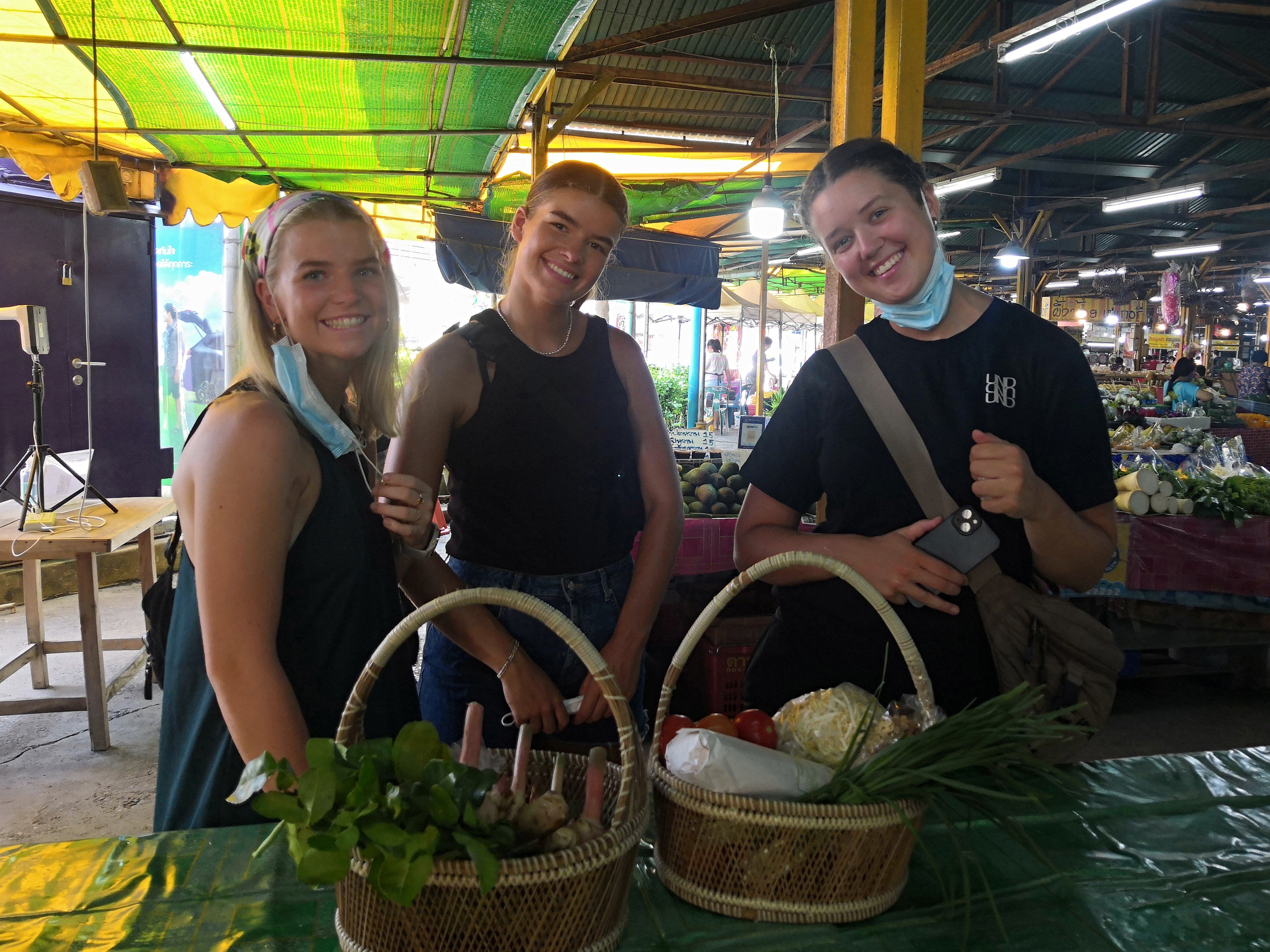 Discover the Secrets of Thai Cooking and have fun with a Market Tour
