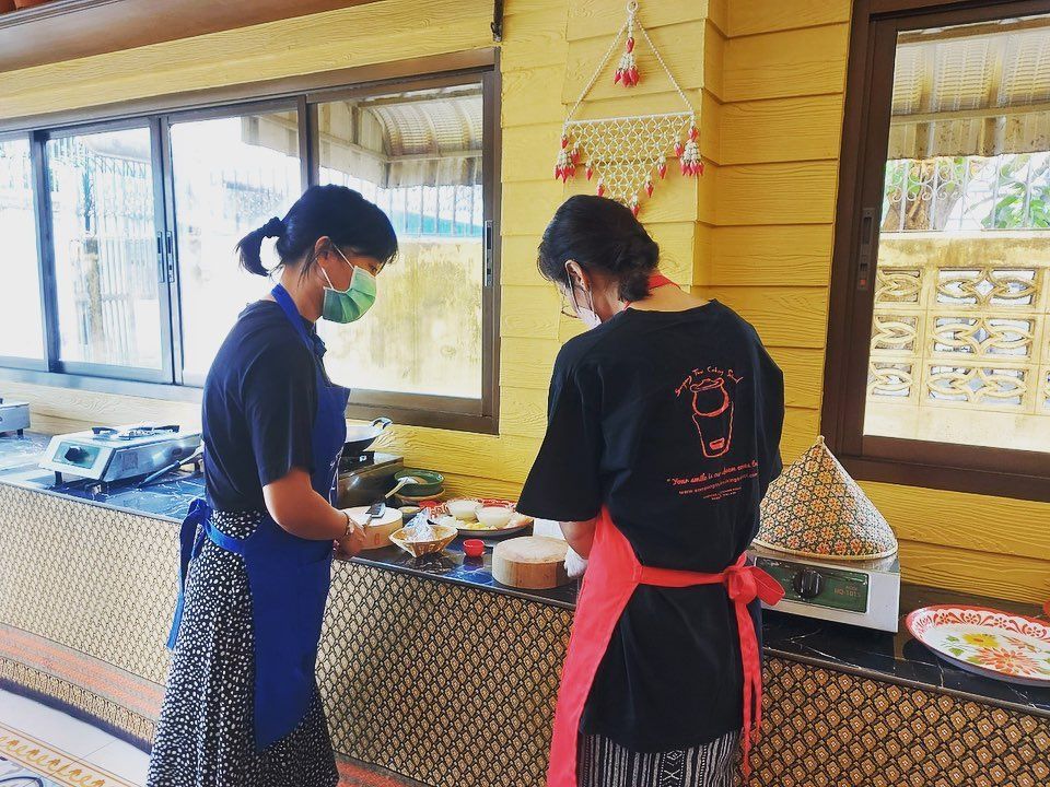 Thai Cooking Class with Morning Market Shopping and Tour in Silom