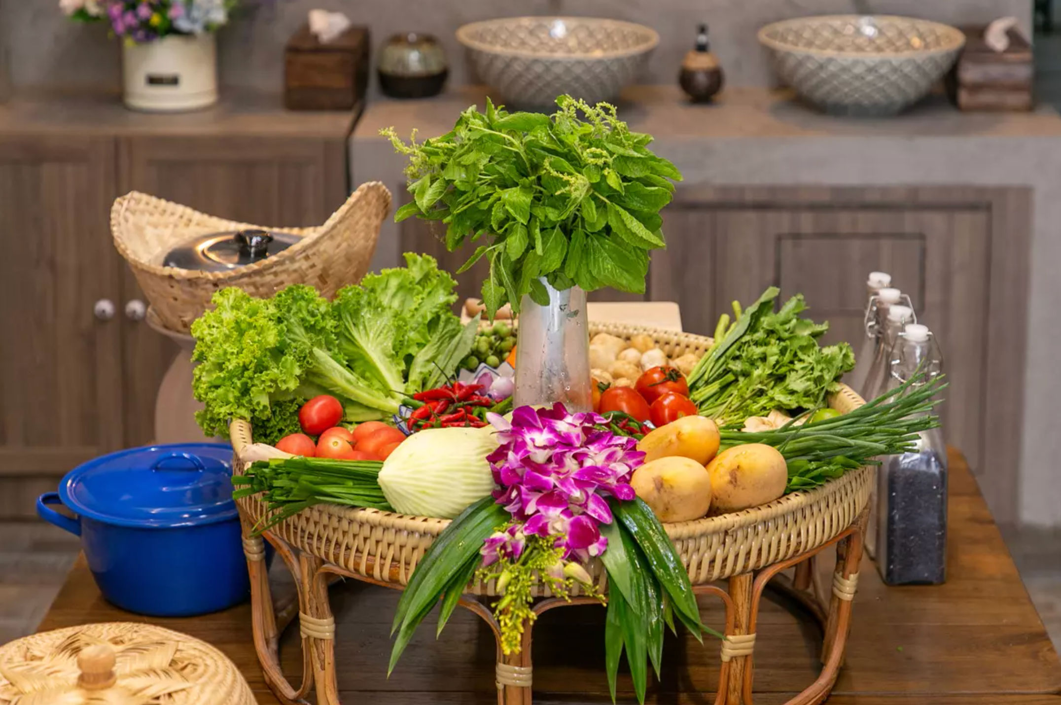 Cours de cuisine thaïlandaise avec visite du plus grand marché de produits frais et balade en tuk-tuk
