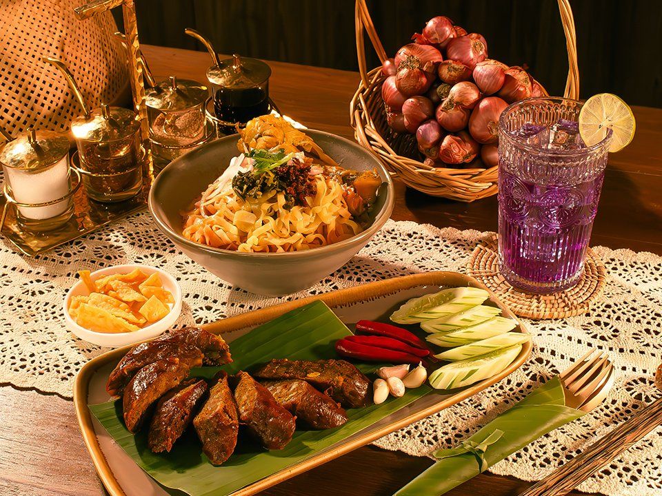 Thai Food 101 Adventure – Market, Tuk-Tuk & Cooking Experience