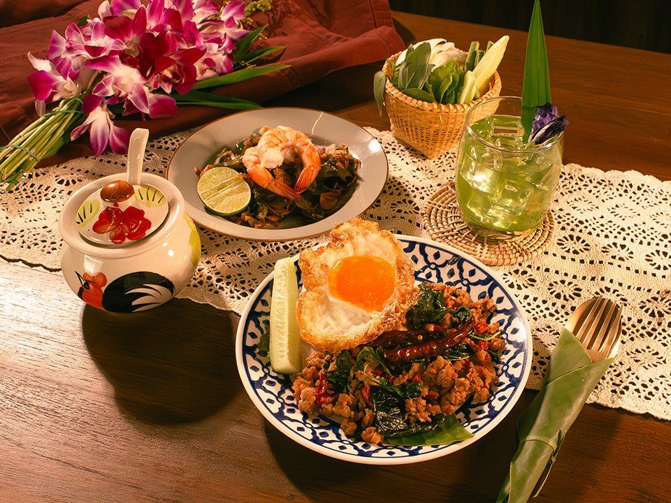 Thai Food 101 Adventure – Market, Tuk-Tuk & Cooking Experience