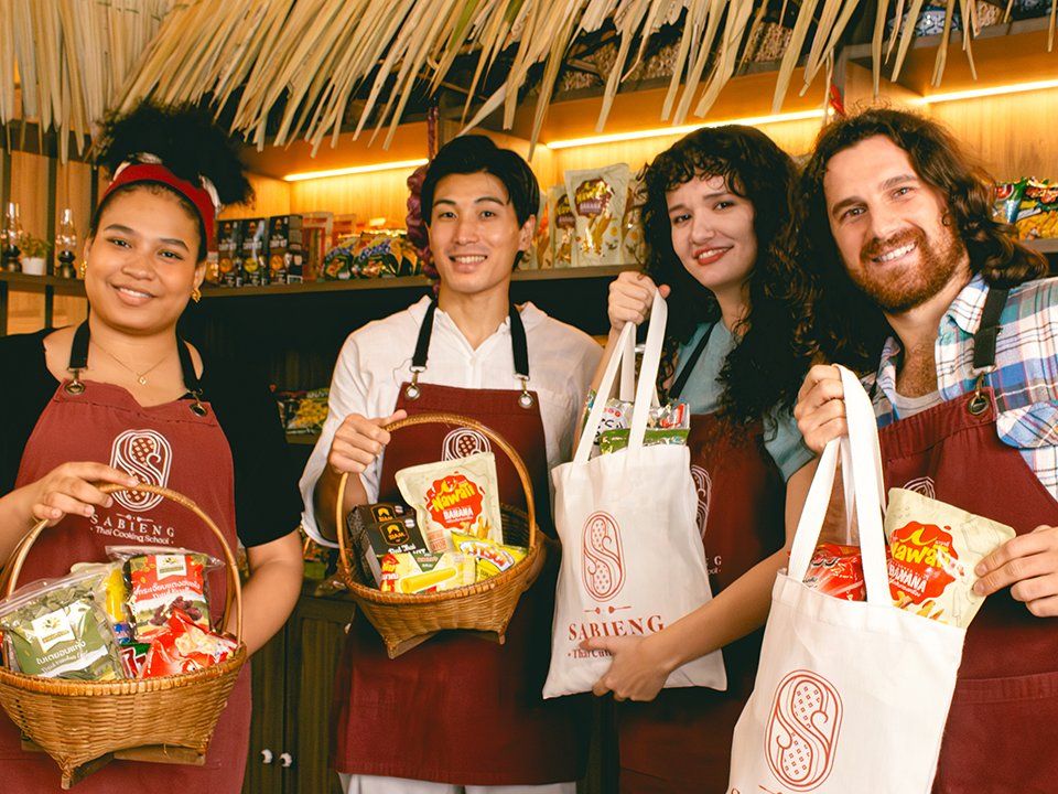 Thai Food 101 Adventure – Market, Tuk-Tuk & Cooking Experience