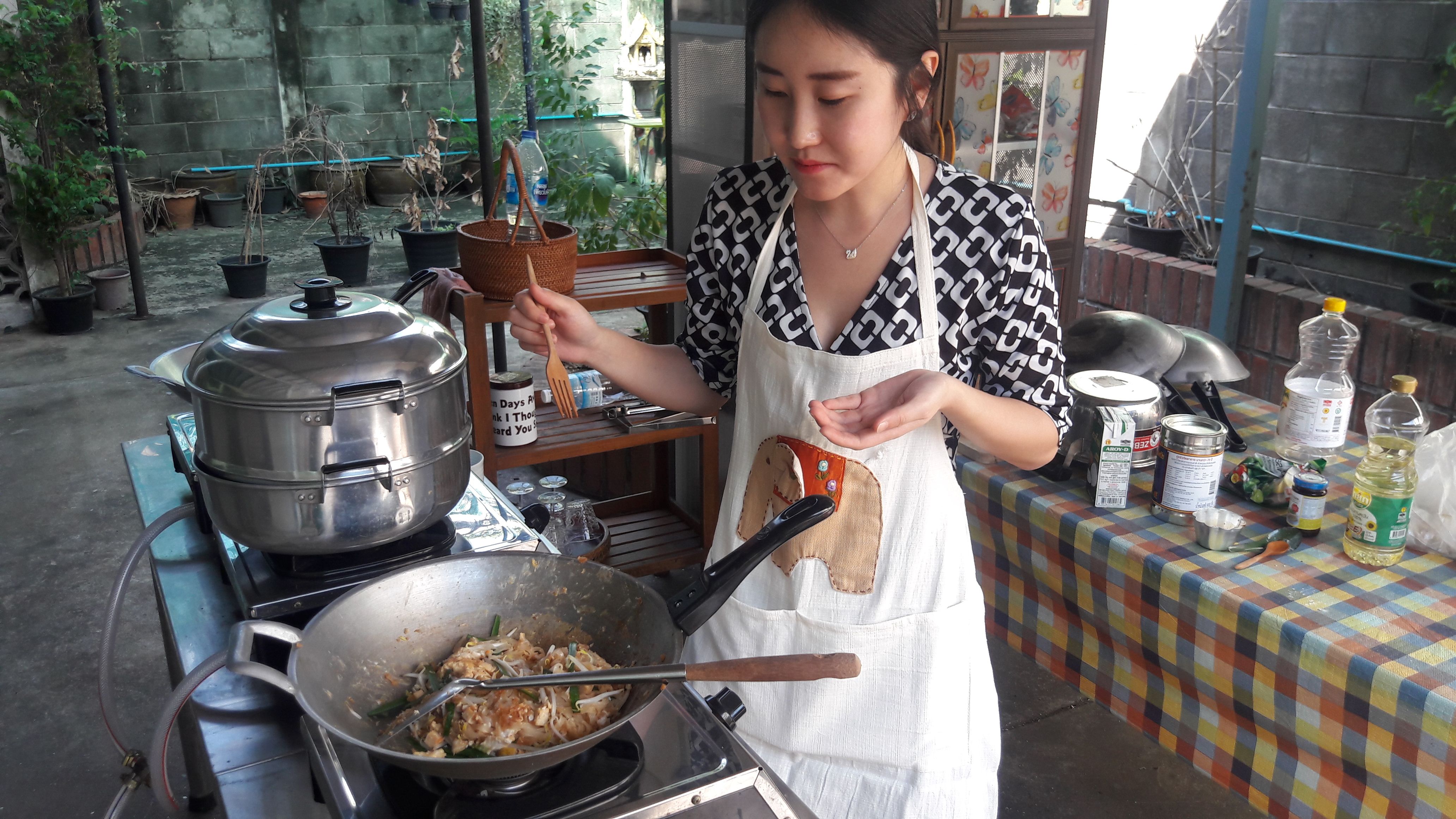 rueanton-thai-cooking-school-thai-traditional-cooking-included-walking