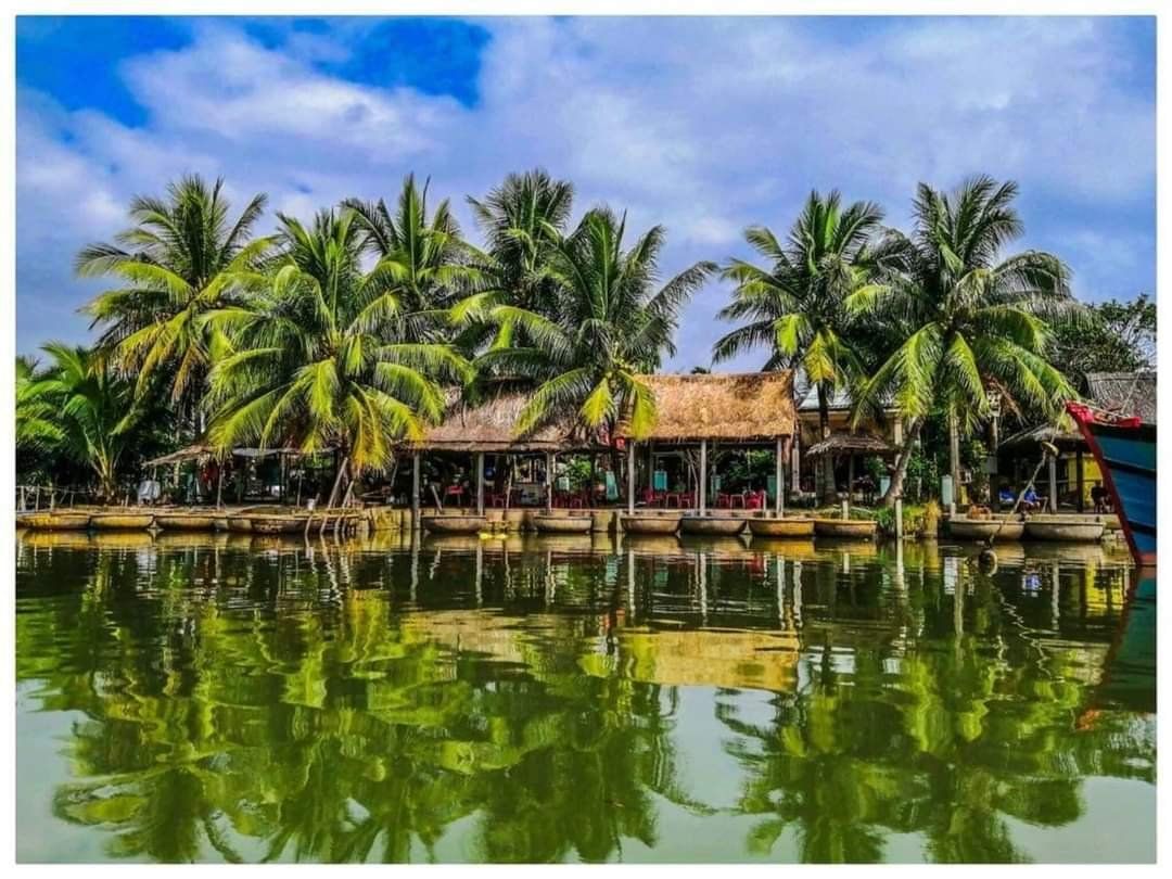 The Basket Boat and Cooking Class Tour
