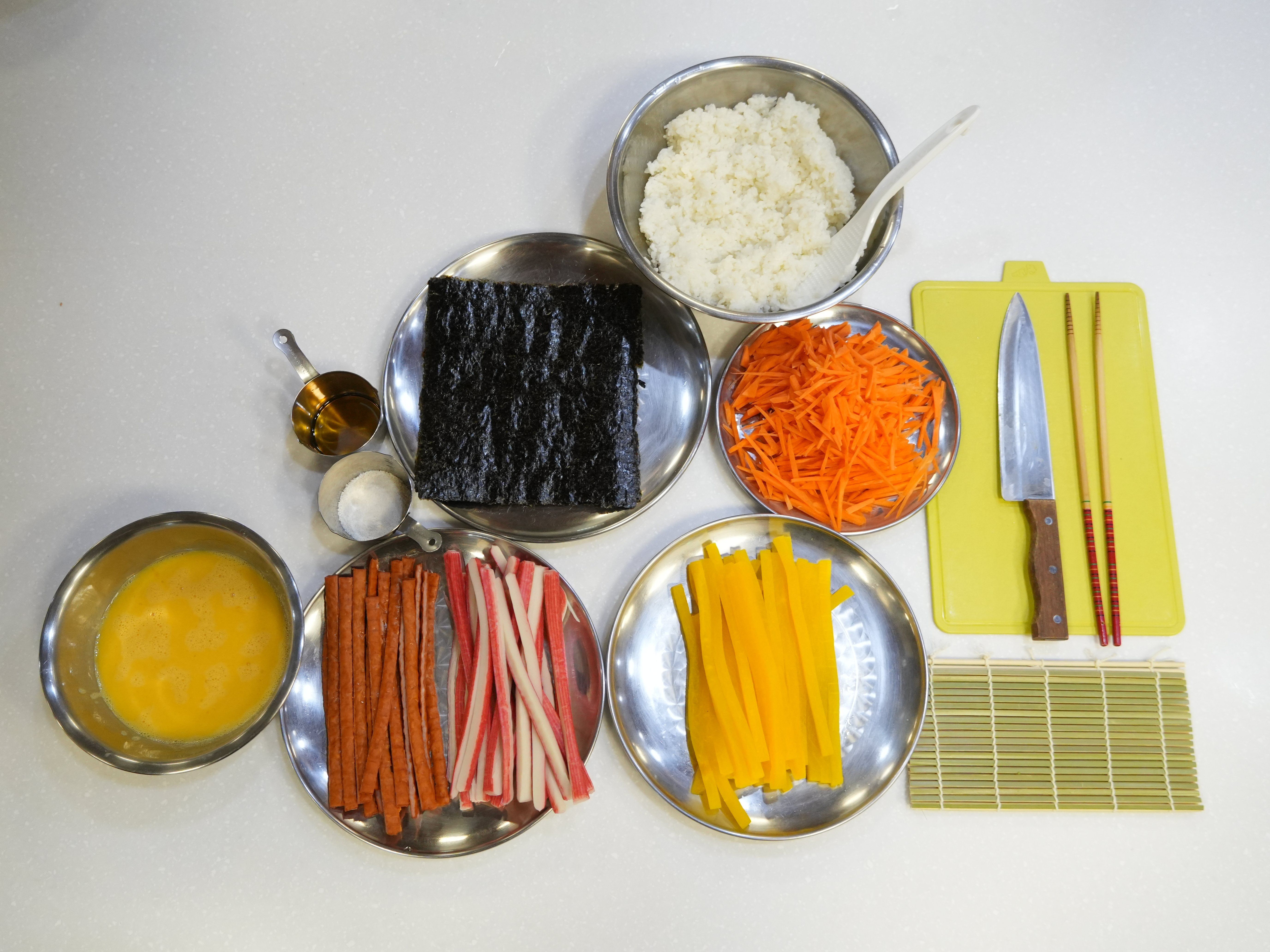 Suwon Experience: Gimbap & Tteok Making in a Hanok with Fortress Picnic