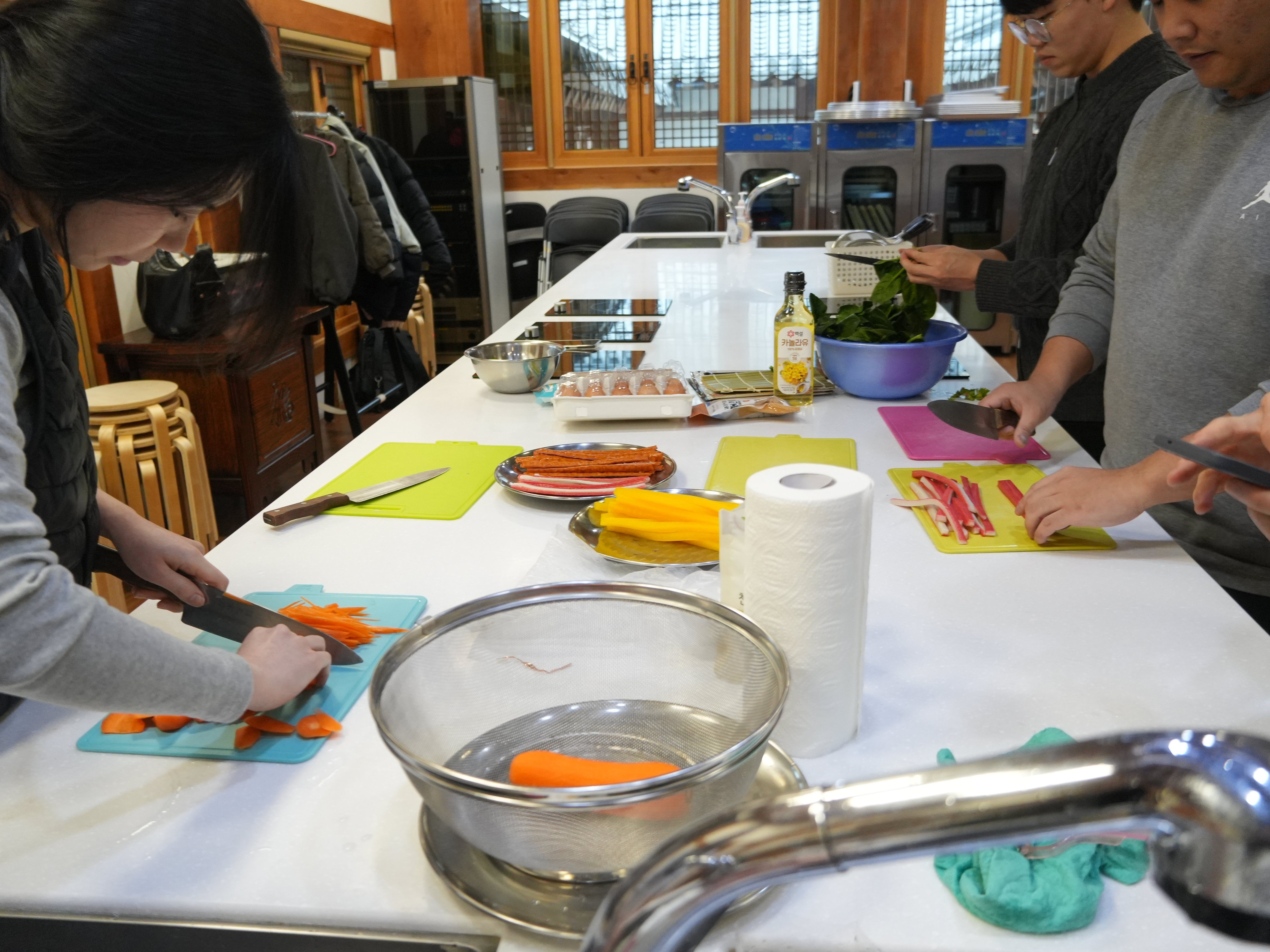 Suwon Experience: Gimbap & Tteok Making in a Hanok with Fortress Picnic
