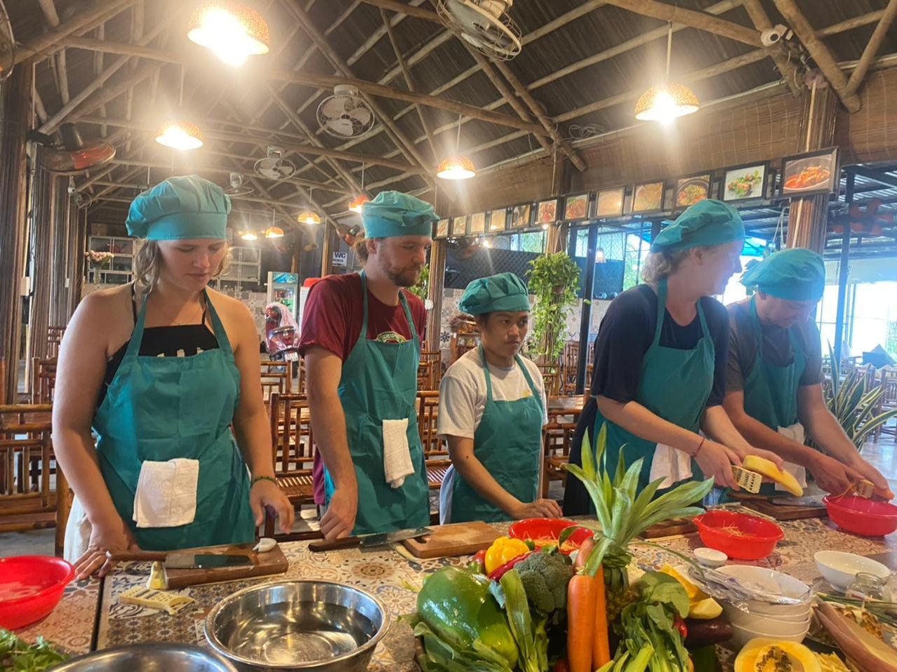 Hoi An Cooking Class with Market Visit and Bamboo Basket Boat Tour
