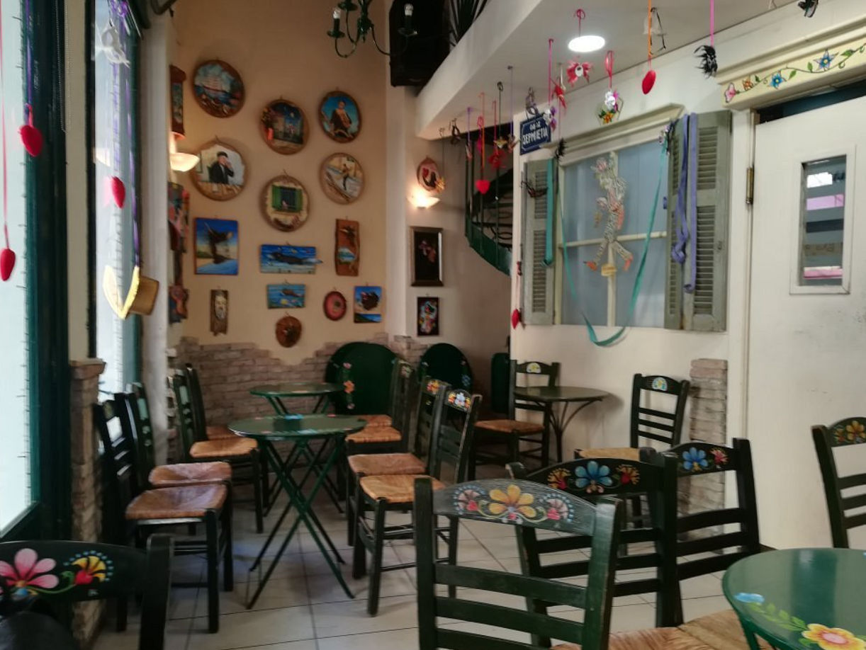 Experiencia tradicional griega de elaboración de Portokalopita con un pastelero en Atenas.