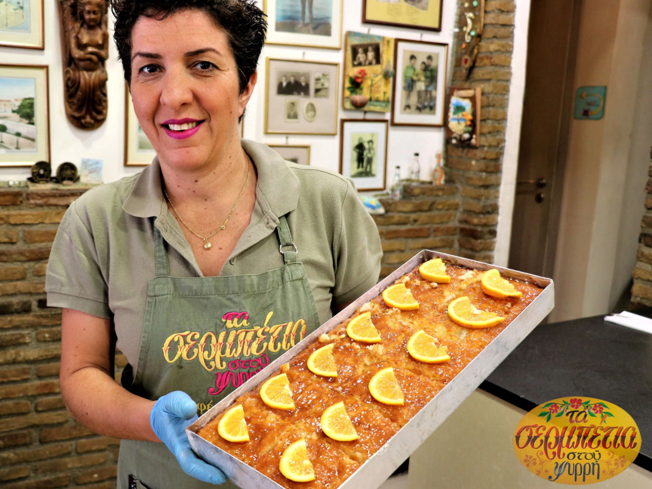 Experiencia tradicional griega de elaboración de Portokalopita con un pastelero en Atenas.