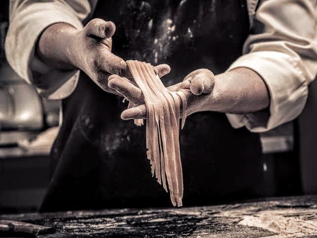 Traditioneller handgemachter Pasta-Kochkurs in einem toskanischen Bauernhaus