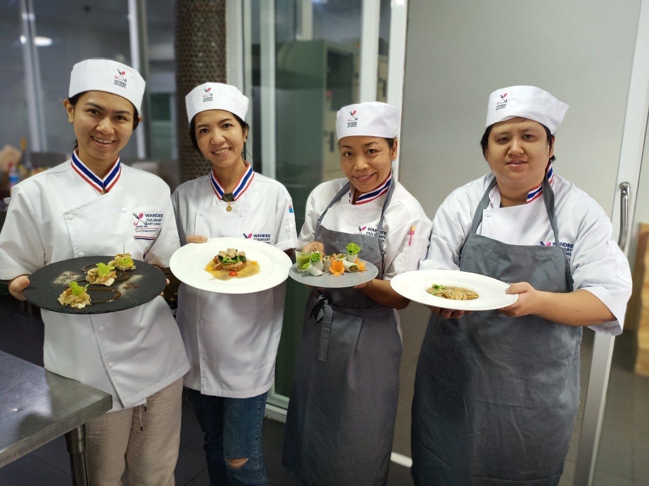 3-Course Cooking Class and Market Tour with Professional Chef
