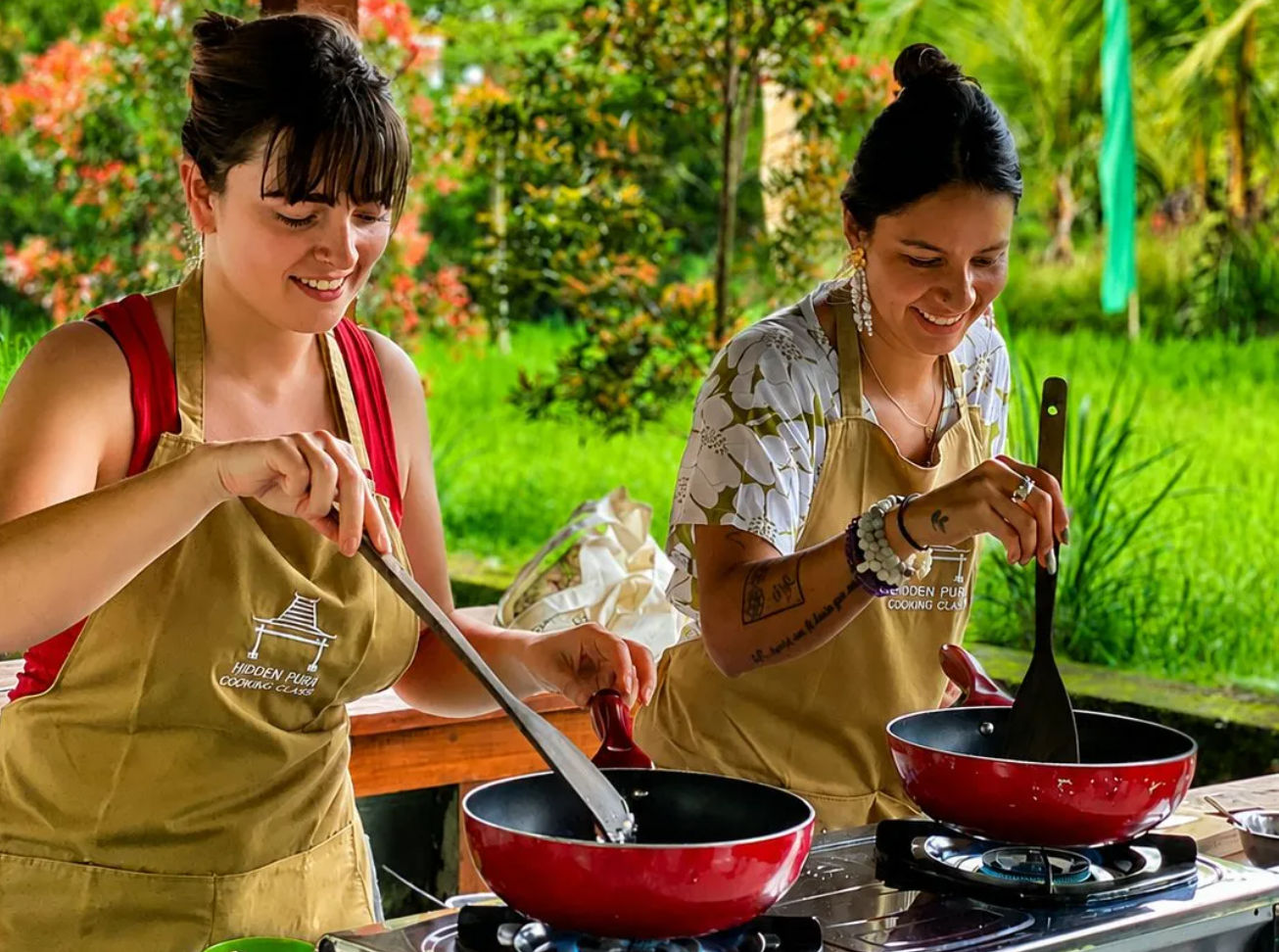 Ubud Morning Market Tour & Authentic Balinese Cooking Class with Rice Field Views